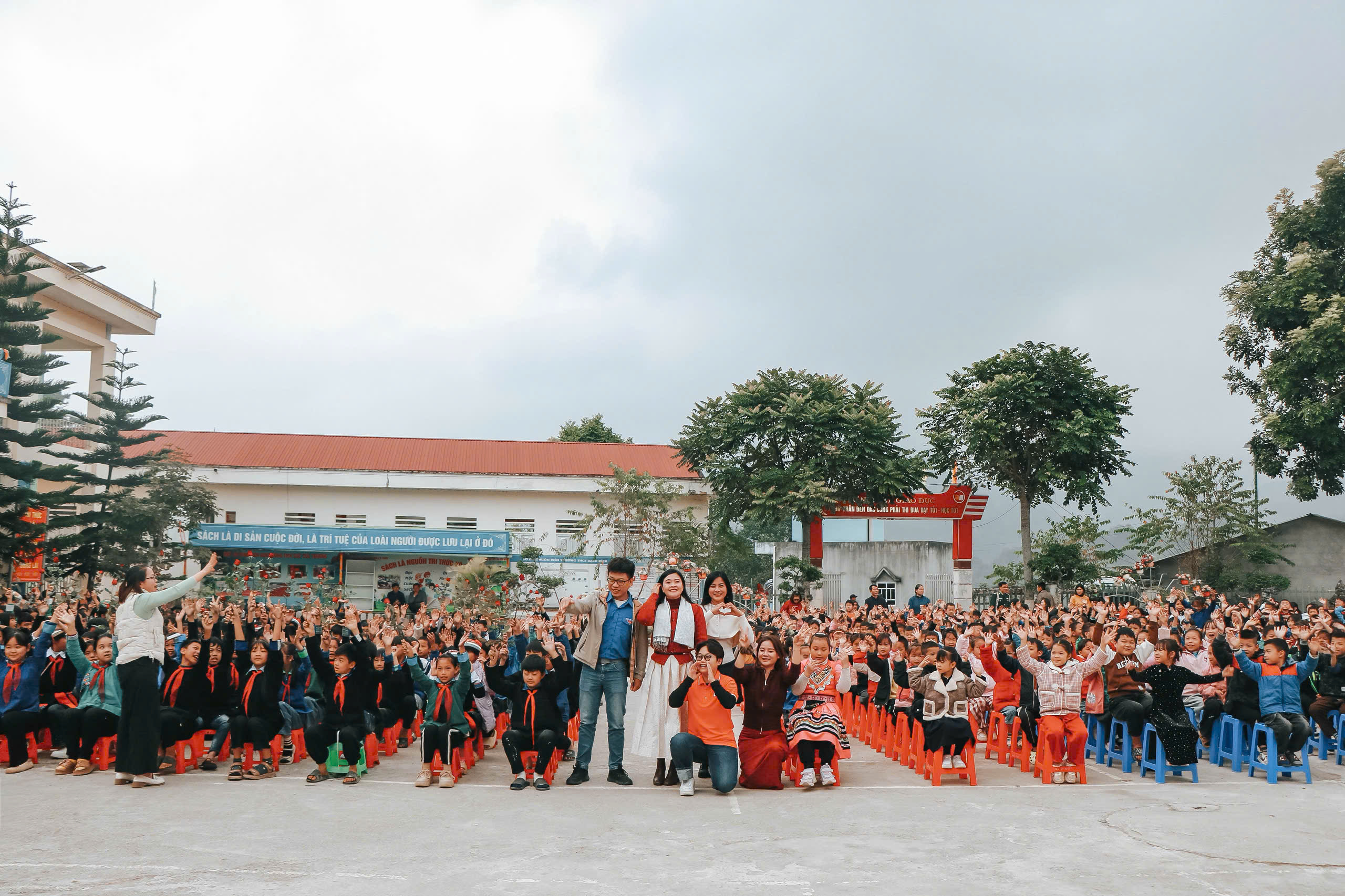 Tuổi trẻ ngành Xây dựng trao yêu thương tới học sinh vùng cao Hà Giang- Ảnh 2. Tuổi trẻ ngành Xây dựng trao yêu thương tới học sinh vùng cao Hà Giang- Ảnh 2.