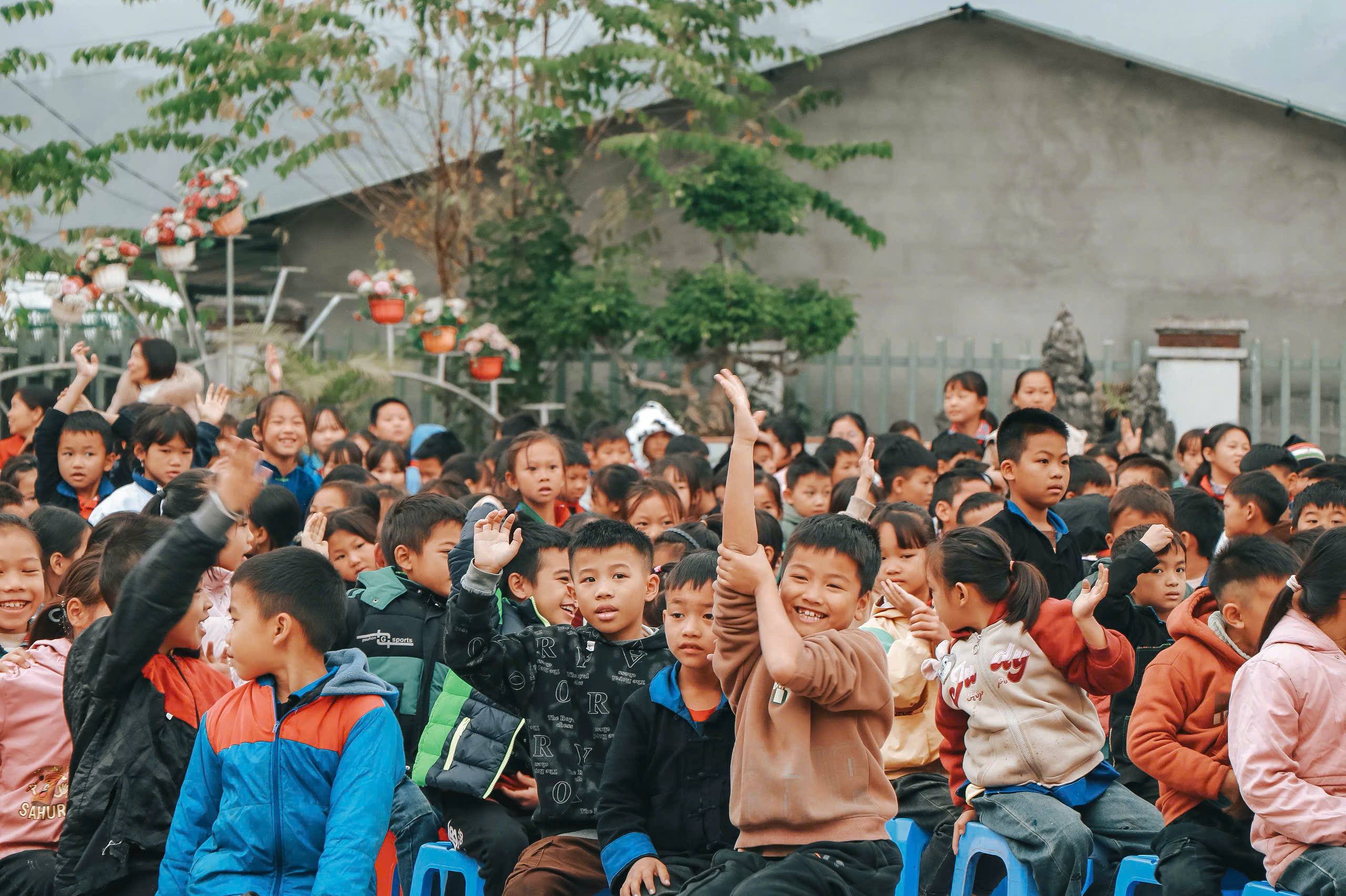 Tuổi trẻ ngành Xây dựng trao yêu thương tới học sinh vùng cao Hà Giang- Ảnh 4. Tuổi trẻ ngành Xây dựng trao yêu thương tới học sinh vùng cao Hà Giang- Ảnh 4.