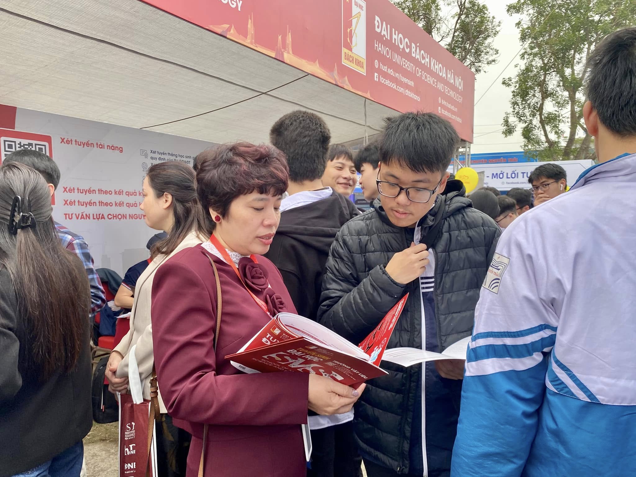 25.000 thí sinh dự thi đánh giá tư duy đợt 1 tại Đại học Bách khoa Hà Nội- Ảnh 1. 25.000 thí sinh dự thi đánh giá tư duy đợt 1 tại Đại học Bách khoa Hà Nội- Ảnh 1.