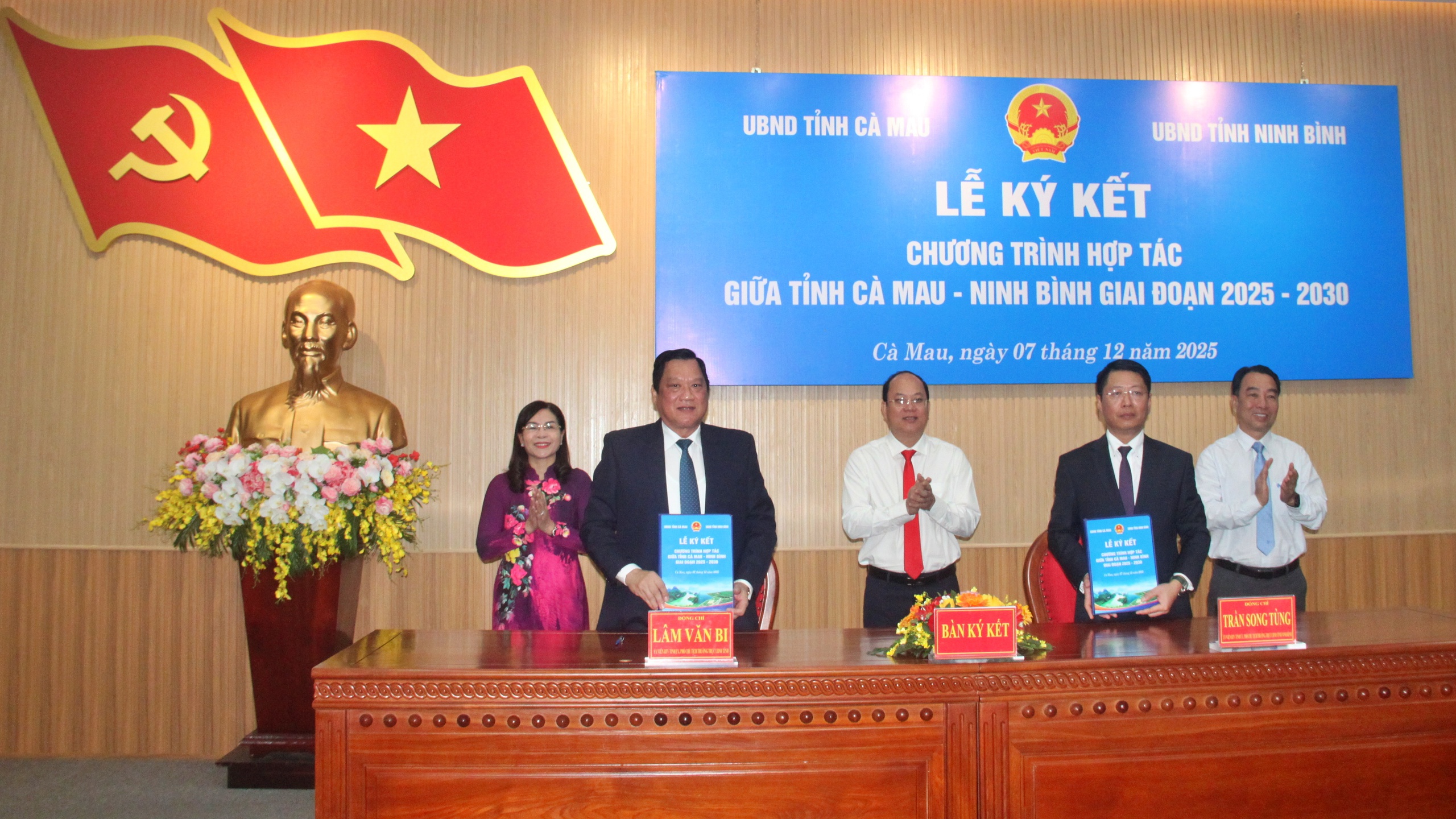 Hai tỉnh Cà Mau và Ninh Bình ký kết hợp tác toàn diện- Ảnh 1.