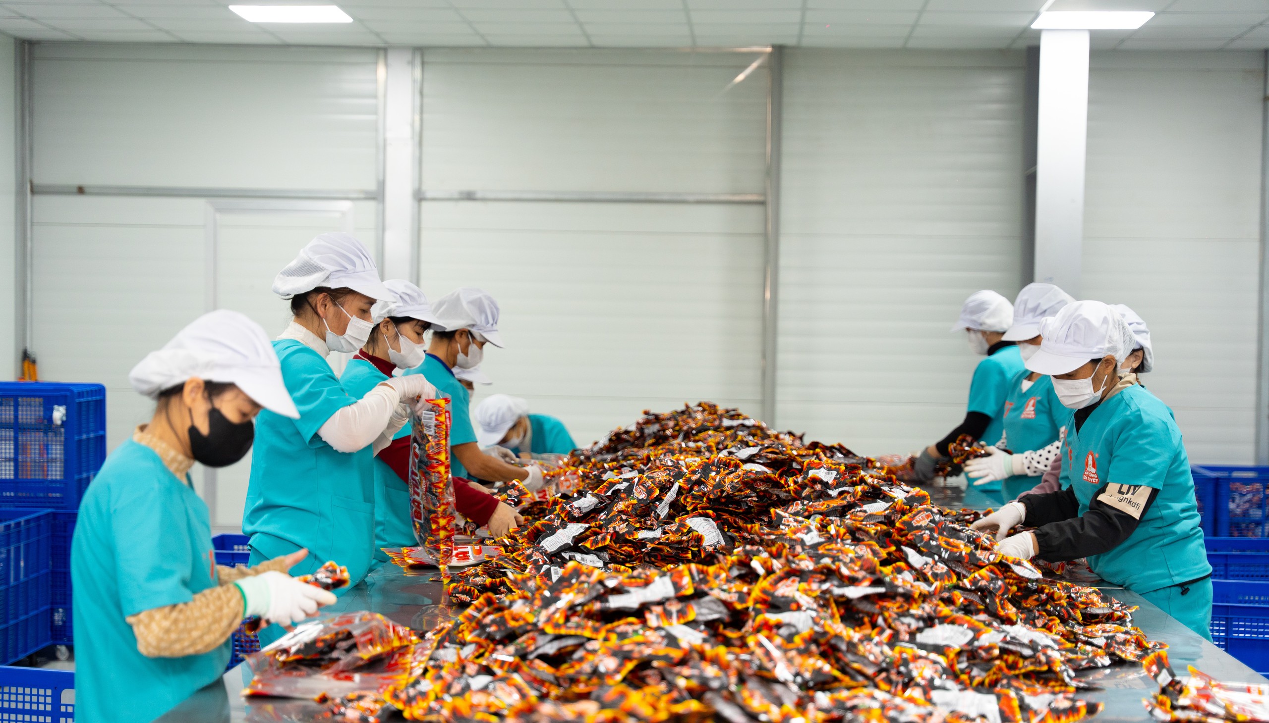 Cận cảnh cơ sở sản xuất hiện đại "Ch&acirc;n g&agrave; B&agrave; Tuyết"- Ảnh 28.