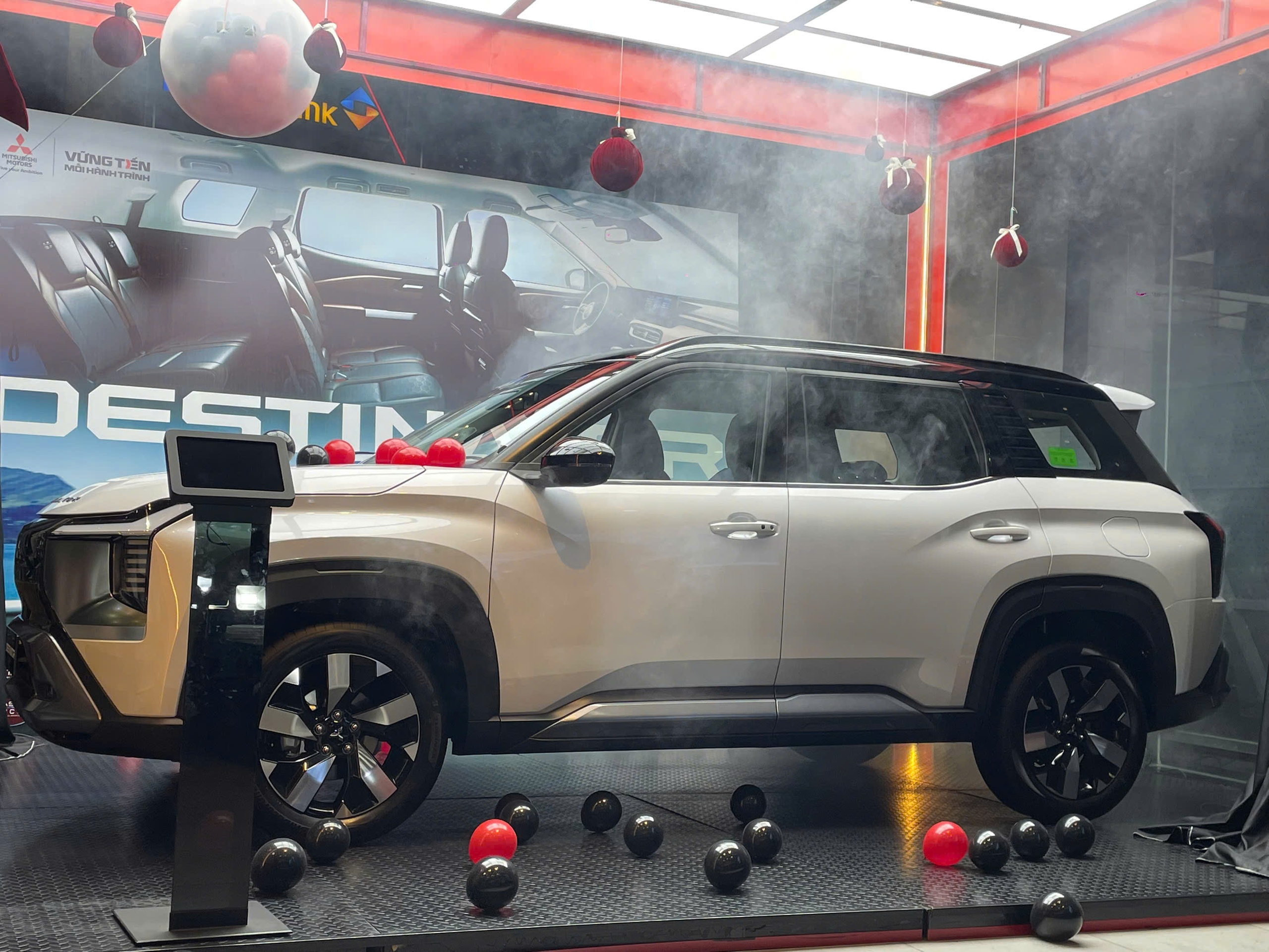 Một đại lý ô tô dành toàn bộ lợi nhuận bán xe ủng hộ đồng bào bị bão lũ- Ảnh 2. Một đại lý ô tô dành toàn bộ lợi nhuận bán xe ủng hộ đồng bào bị bão lũ- Ảnh 2.