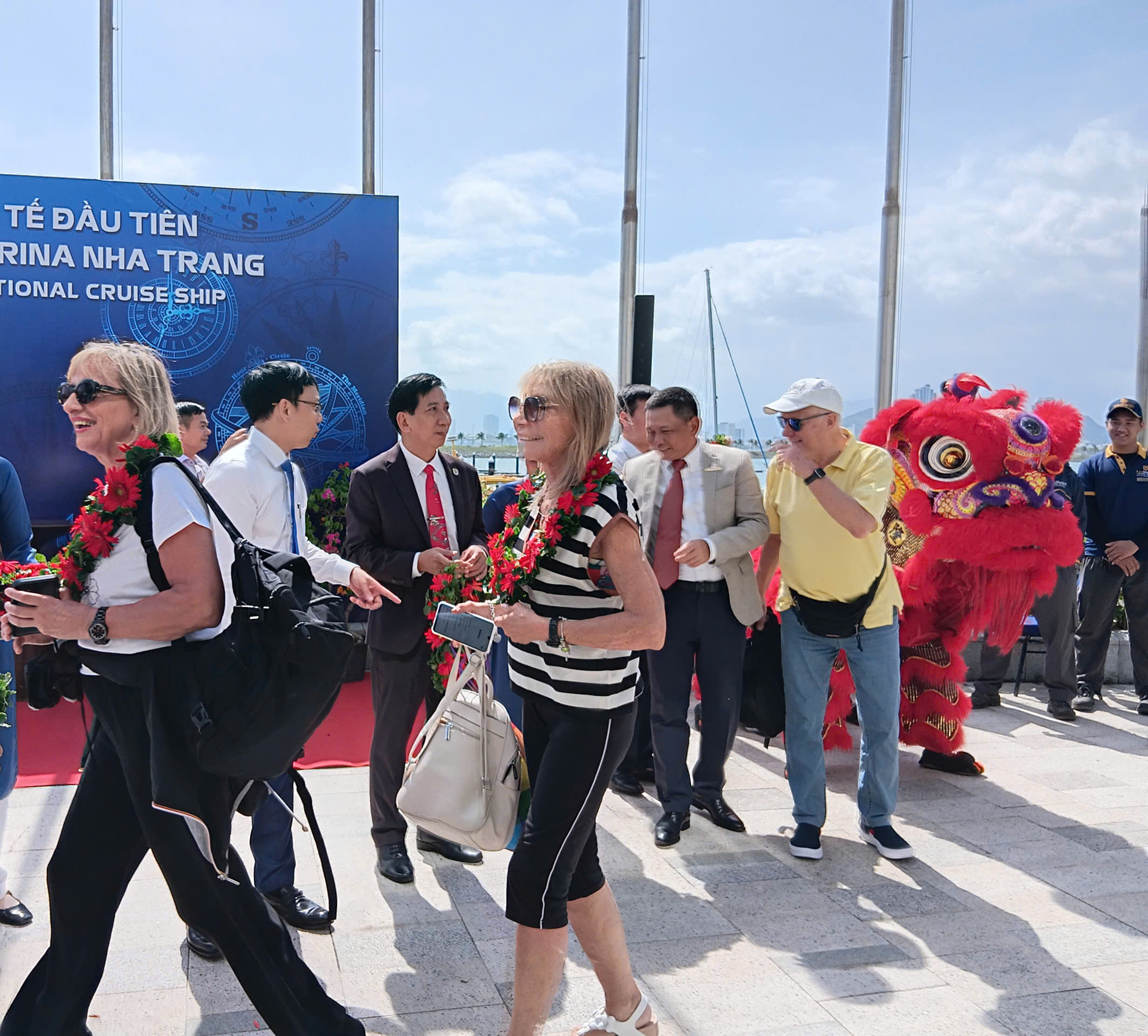 Đón tàu biển quốc tế chở 2.700 du khách đến Nha Trang- Ảnh 1. Đón tàu biển quốc tế chở 2.700 du khách đến Nha Trang- Ảnh 1.