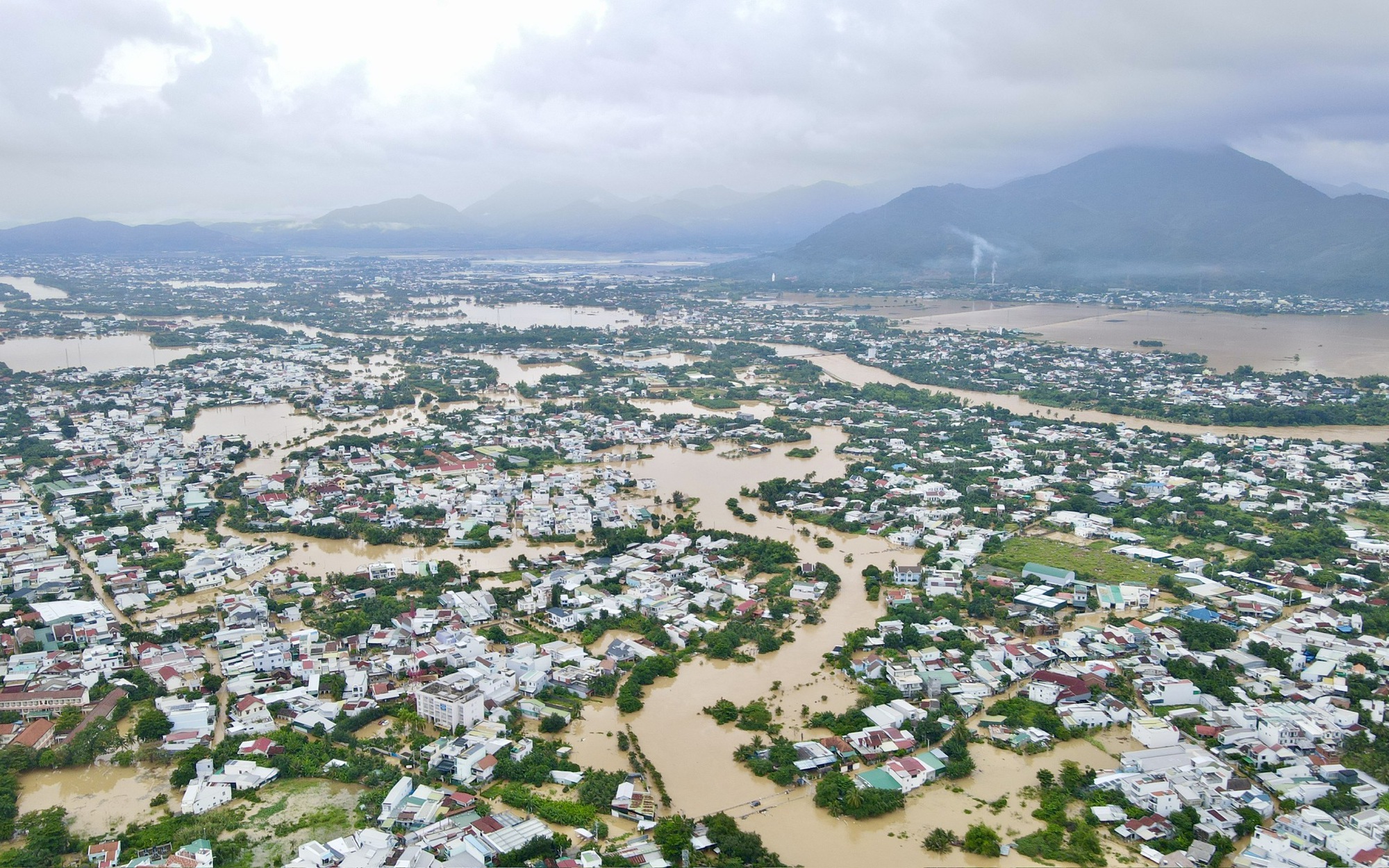 Kh&aacute;nh H&ograve;a: Chỉ đạo điều tra việc vận h&agrave;nh xả lũ c&aacute;c hồ chứa nước trong đợt lũ lịch sử