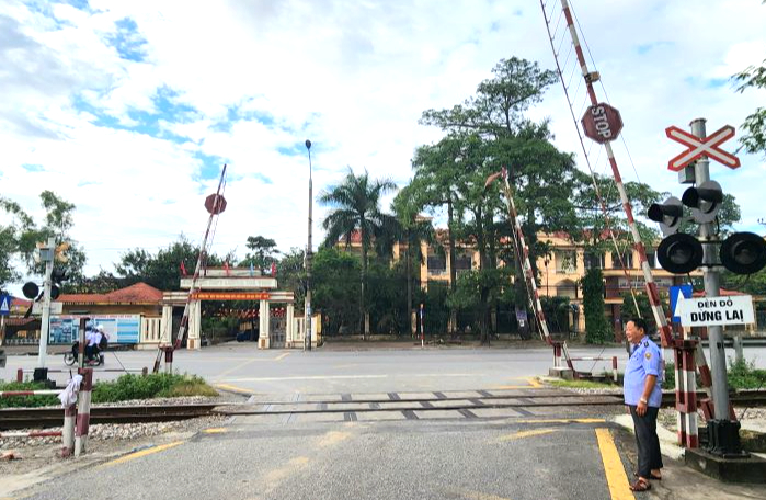 Đẩy nhanh xóa bỏ lối đi tự mở, bảo đảm an toàn tuyến đường sắt Bắc - Nam- Ảnh 2.