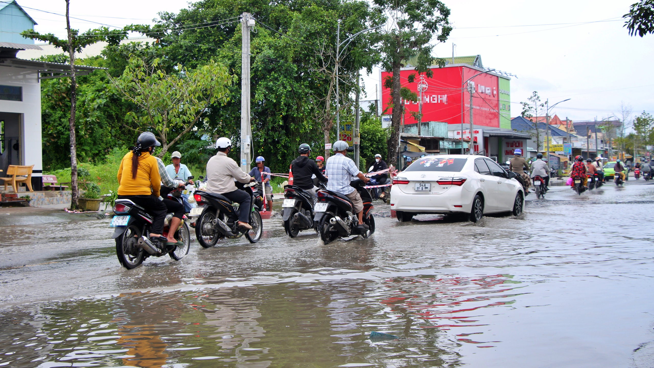 Cà Mau đẩy mạnh xây dựng hạ tầng, tích cực giải quyết kiến nghị của cử tri- Ảnh 5. Cà Mau đẩy mạnh xây dựng hạ tầng, tích cực giải quyết kiến nghị của cử tri- Ảnh 5.