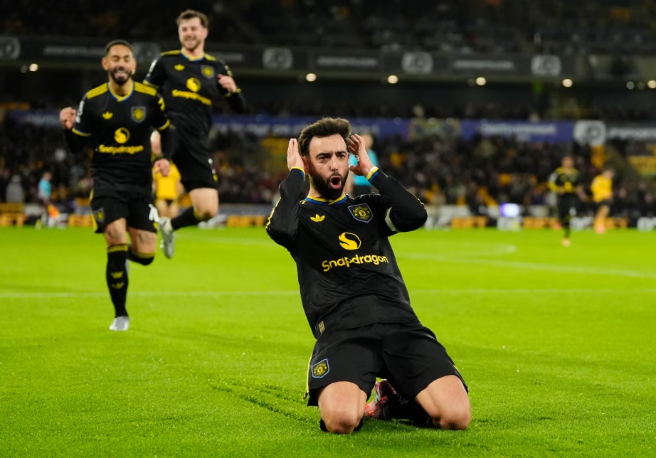 Durch den Sieg gegen die Wolves kletterte Manchester United auf den 6. Platz in der Premier League - Foto 2. Đánh bại Wolves, MU vươn lên vị trí thứ 6 Ngoại hạng Anh- Ảnh 2.