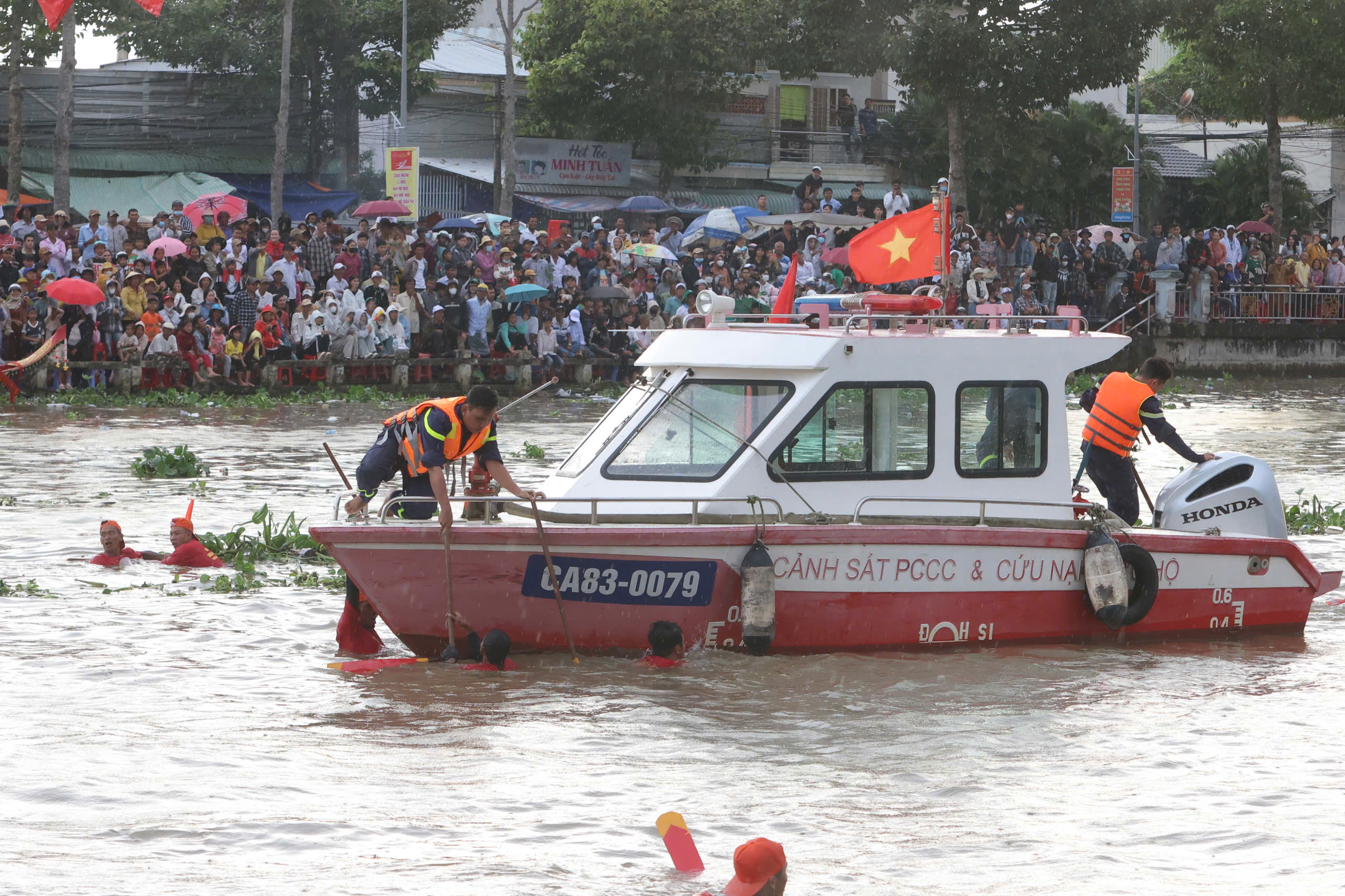 Cần Thơ huy động lực lượng đảm bảo an toàn lễ hội lễ hội Văn hóa Sông nước 2025- Ảnh 3. Cần Thơ huy động lực lượng đảm bảo an toàn lễ hội lễ hội Văn hóa Sông nước 2025- Ảnh 3.