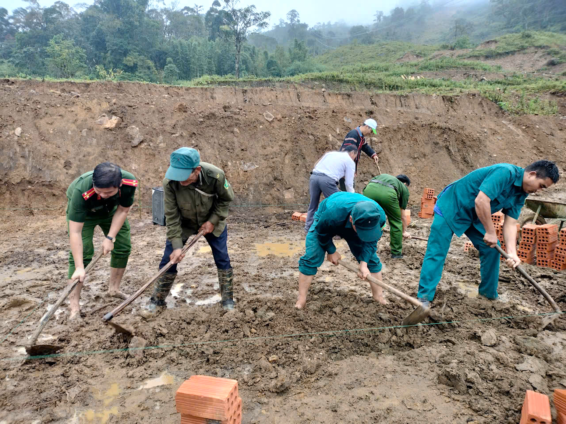 Quảng Ngãi hỗ trợ xây, sửa gần 600 nhà dân bị hư hỏng do thiên tai- Ảnh 1.