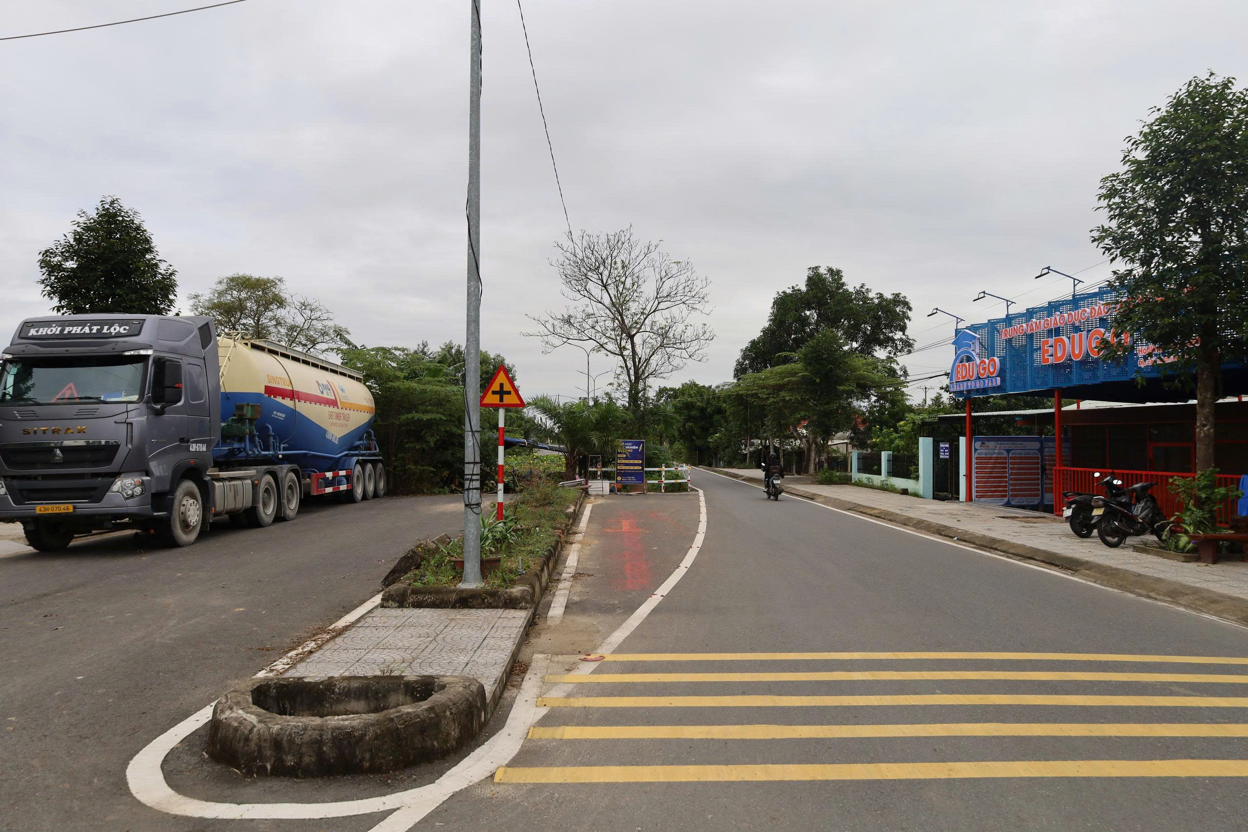 Vướng một hộ dân, dự án nâng cấp tuyến đường dài 500m phải quyết toán công trình- Ảnh 1. Vướng một hộ dân, dự án nâng cấp tuyến đường dài 500m phải quyết toán công trình- Ảnh 1.