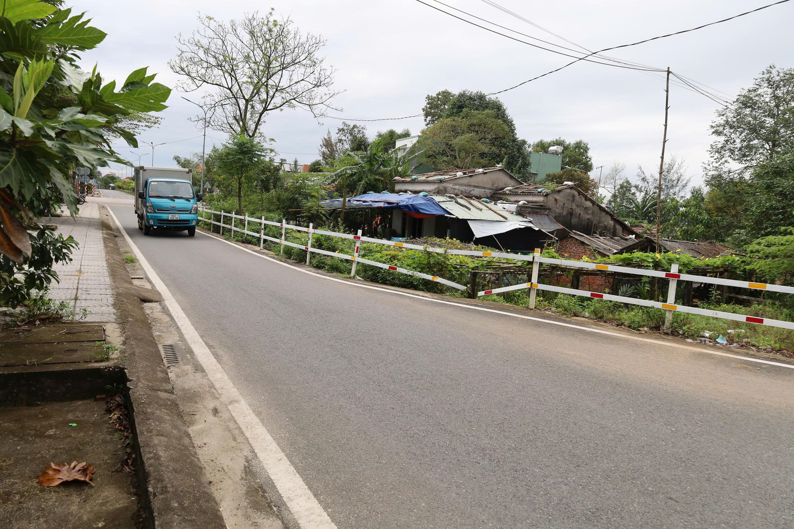 Vướng một hộ dân, dự án nâng cấp tuyến đường dài 500m phải quyết toán công trình- Ảnh 2. Vướng một hộ dân, dự án nâng cấp tuyến đường dài 500m phải quyết toán công trình- Ảnh 2.