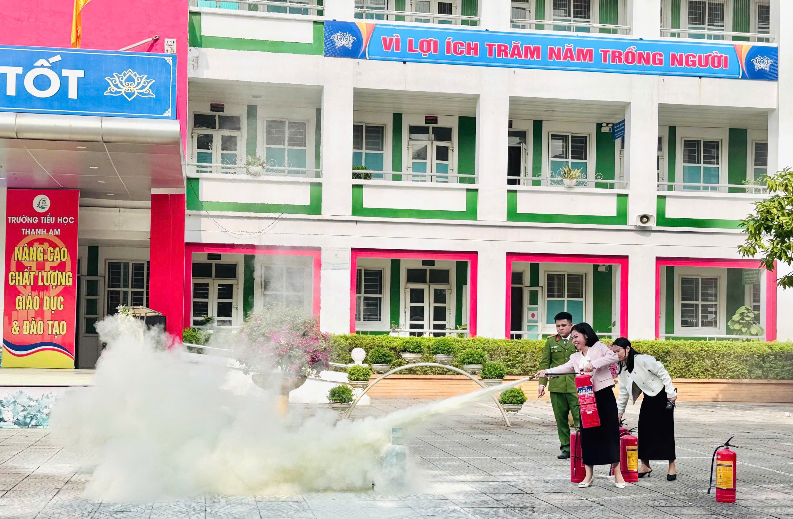 Hà Nội: Tăng cường kỹ năng phòng cháy chữa cháy cho học sinh- Ảnh 2.