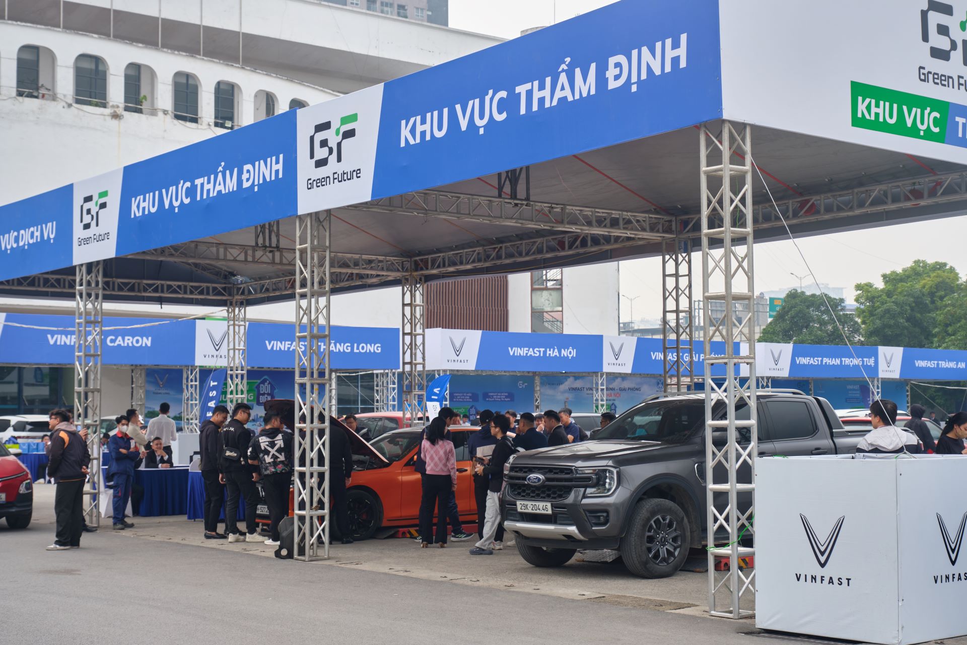 Nhiều khách hàng Thủ đô quyết đổi sang xe điện- Ảnh 1. Nhiều khách hàng Thủ đô quyết đổi sang xe điện- Ảnh 1.