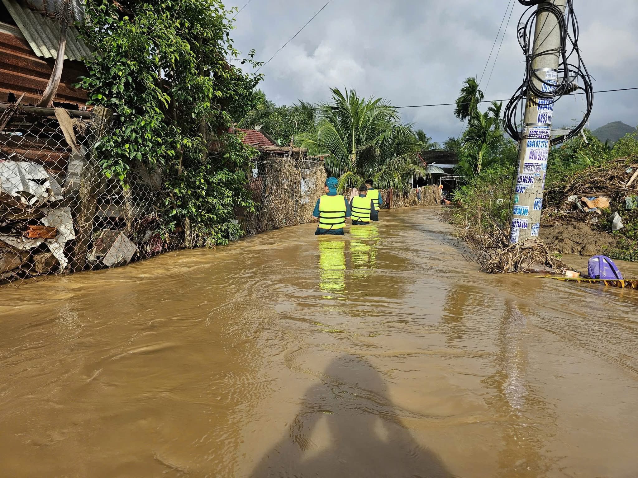 Các hồ chứa ở Khánh Hòa xả nước sẵn sàng ứng phó lũ- Ảnh 2. Các hồ chứa ở Khánh Hòa xả nước sẵn sàng ứng phó lũ- Ảnh 2.