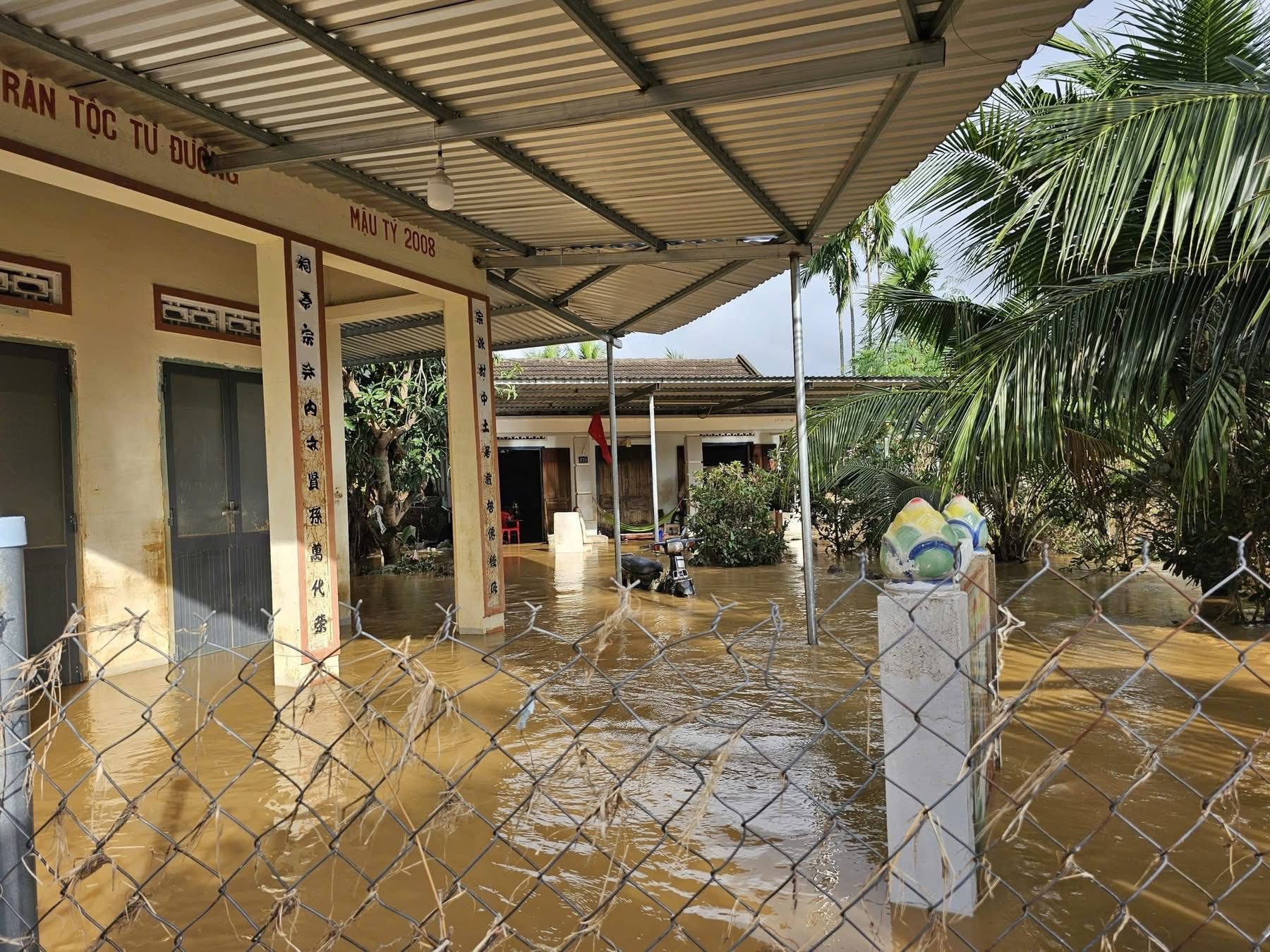 Các hồ chứa ở Khánh Hòa xả nước sẵn sàng ứng phó lũ- Ảnh 1. Các hồ chứa ở Khánh Hòa xả nước sẵn sàng ứng phó lũ- Ảnh 1.