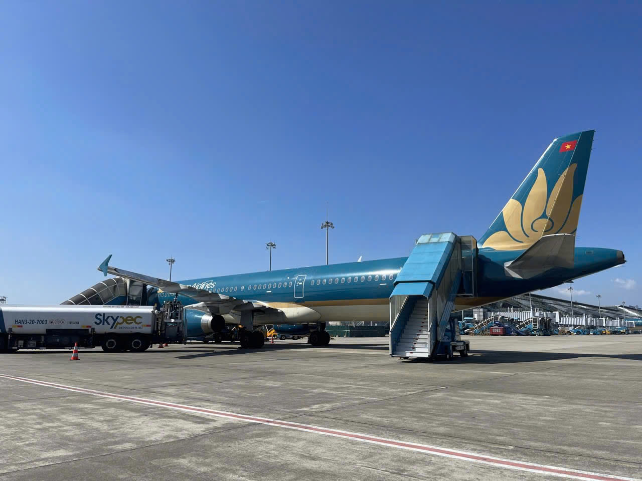 Hoàn thiện nền tảng pháp lý, hiện đại hóa toàn diện hoạt động hàng không- Ảnh 1. Hoàn thiện nền tảng pháp lý, hiện đại hóa toàn diện hoạt động hàng không- Ảnh 1.