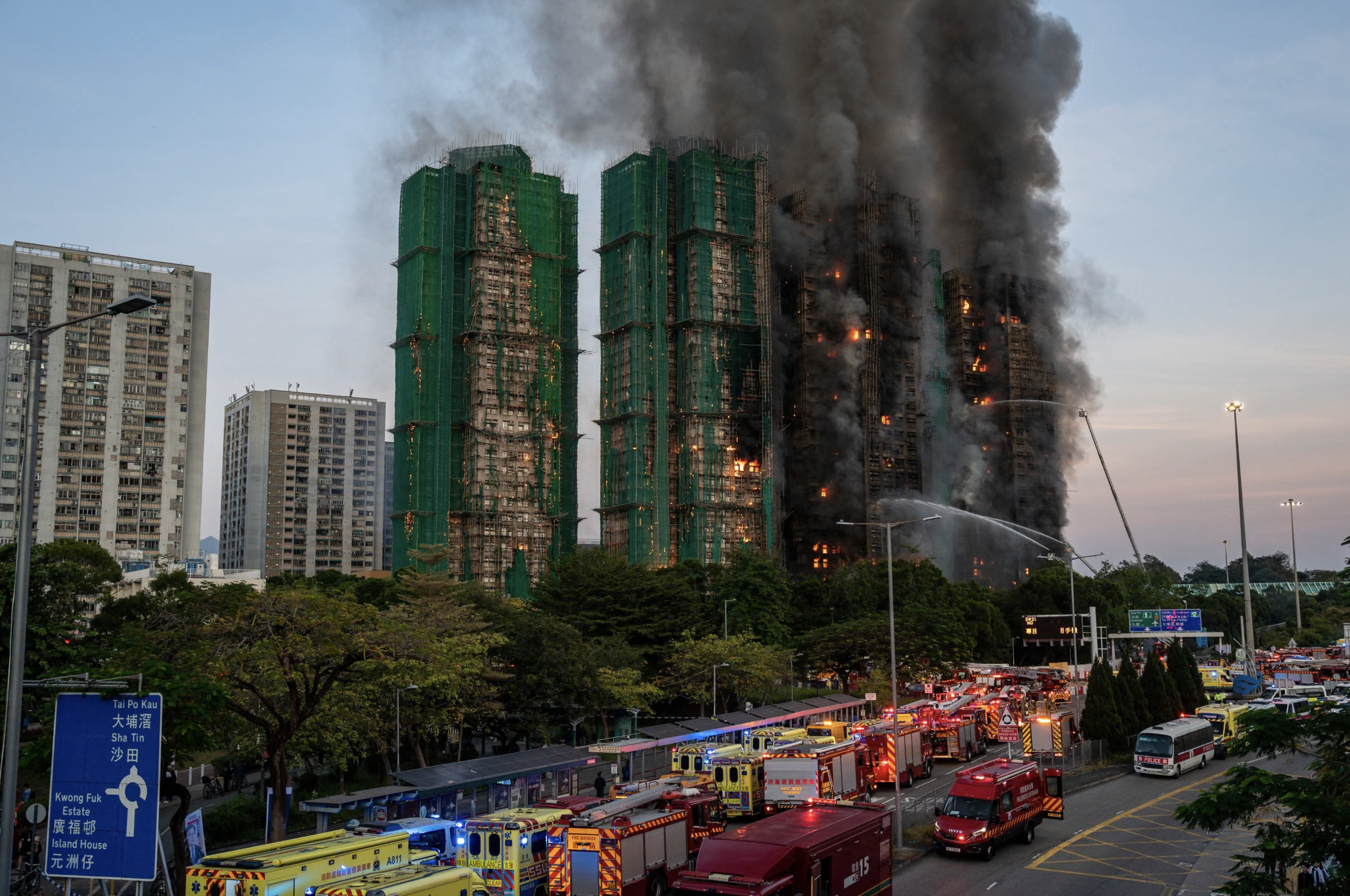 Hong Kong cân nhắc cấm hút thuốc ở công trường- Ảnh 1. Hong Kong cân nhắc cấm hút thuốc ở công trường- Ảnh 1.