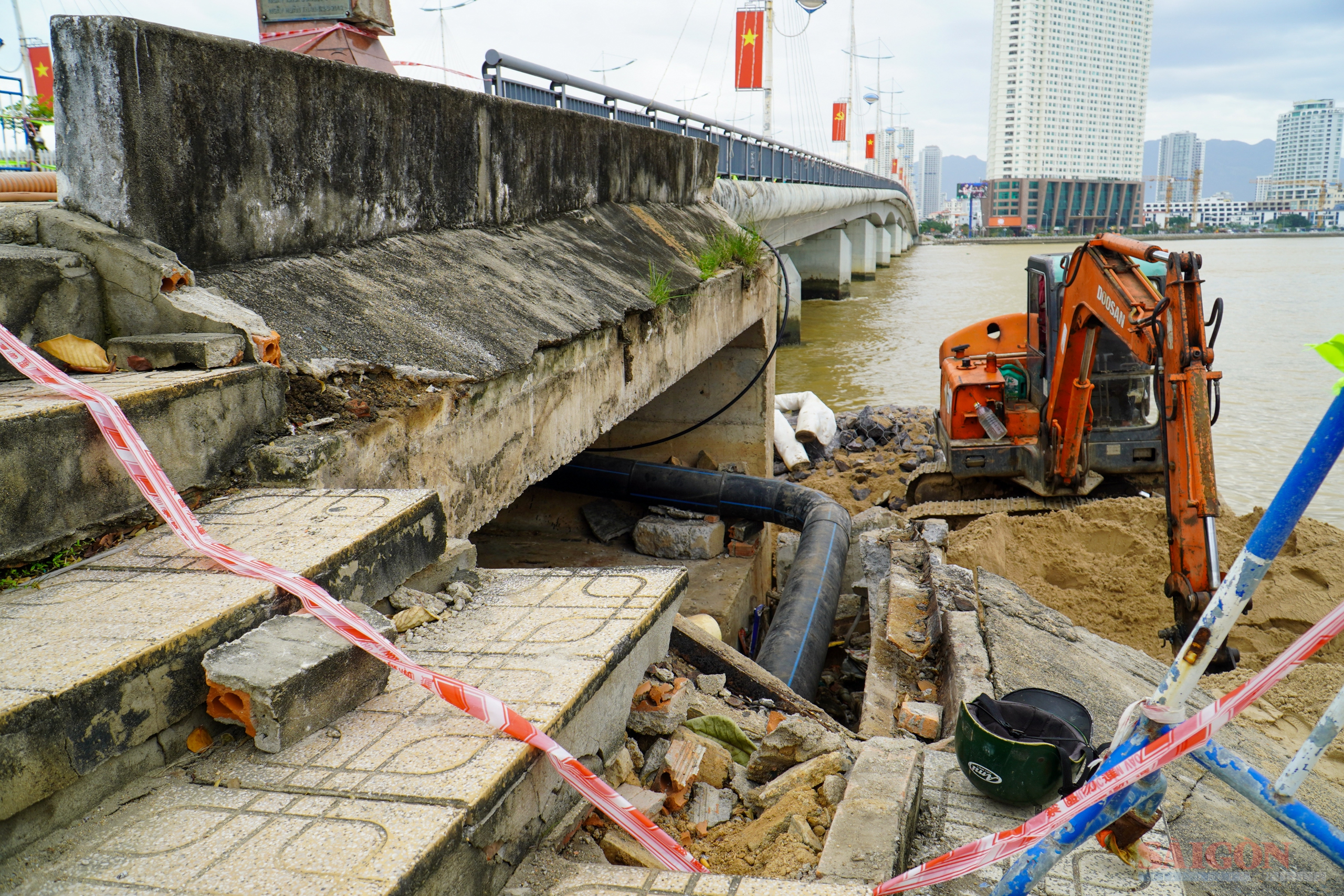 Khánh Hòa: Dỡ lệnh cấm xe tải 2,5 tấn và xe khách trên 16 chỗ qua cầu Trần Phú- Ảnh 1. Khánh Hòa: Dỡ lệnh cấm xe tải 2,5 tấn và xe khách trên 16 chỗ qua cầu Trần Phú- Ảnh 1.