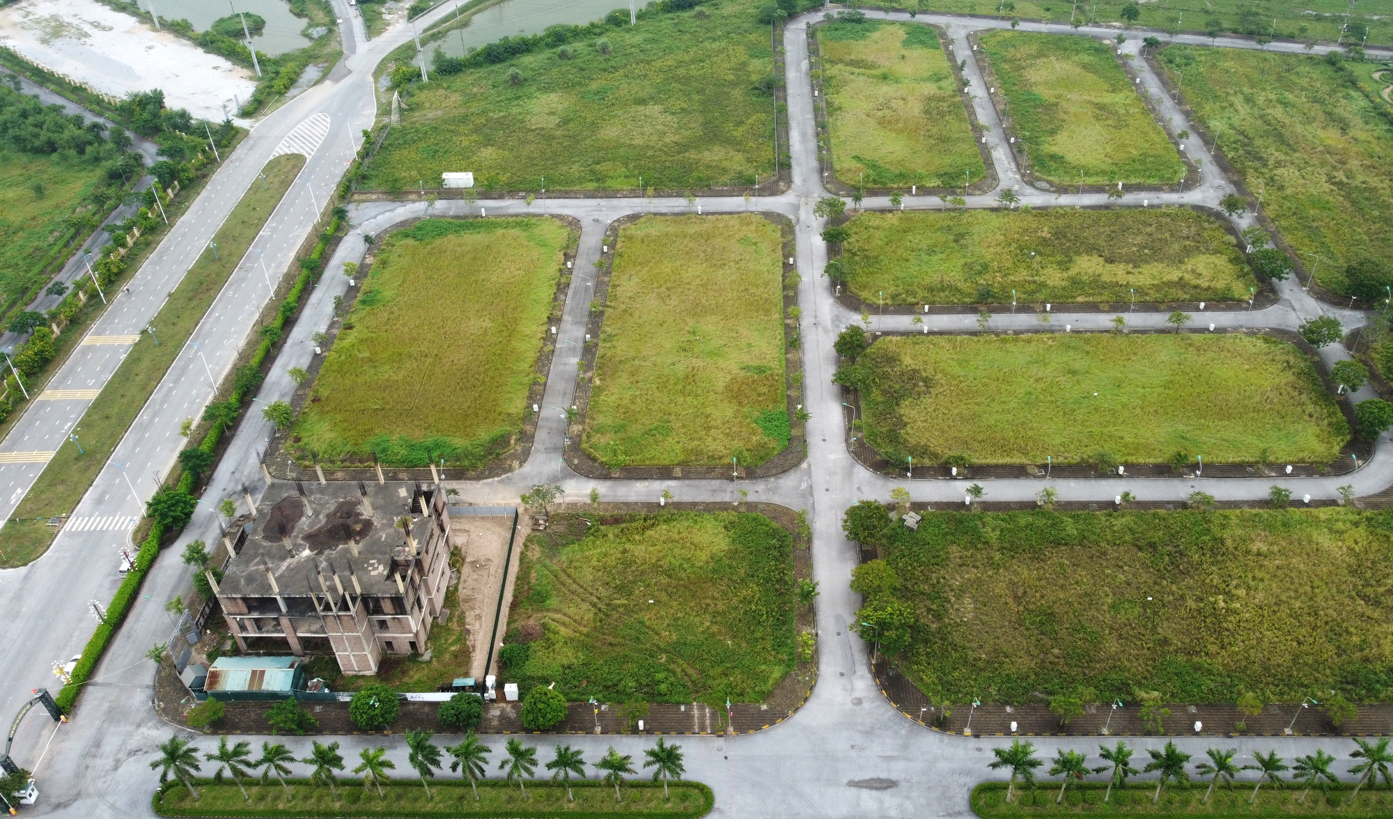 Bất nhất cấp sổ đỏ Khu công nghiệp Nam Hà Nội, Văn phòng Đăng ký đất đai Hà Nội nói gì?- Ảnh 1. Bất nhất cấp sổ đỏ Khu công nghiệp Nam Hà Nội, Văn phòng Đăng ký đất đai Hà Nội nói gì?- Ảnh 1.