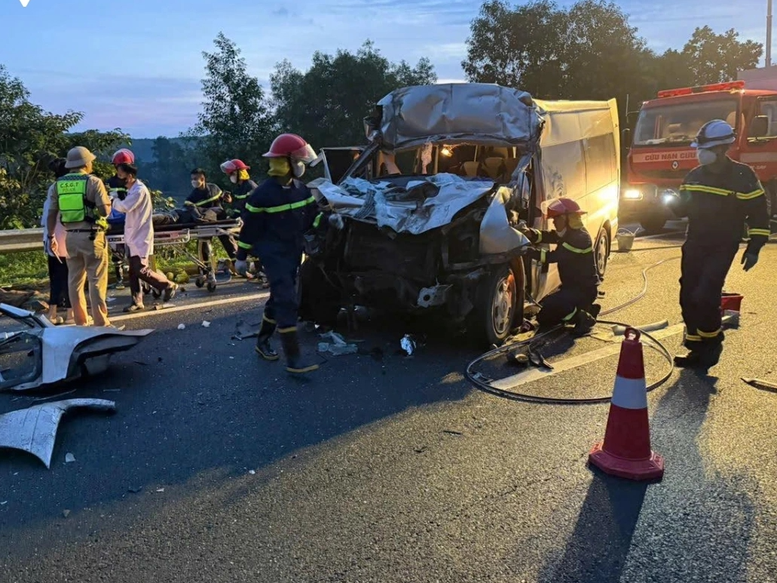 Khẩn trương điều tra nguyên nhân vụ tai nạn nghiêm trọng trên cao tốc Đà Nẵng - Quảng Ngãi- Ảnh 1.