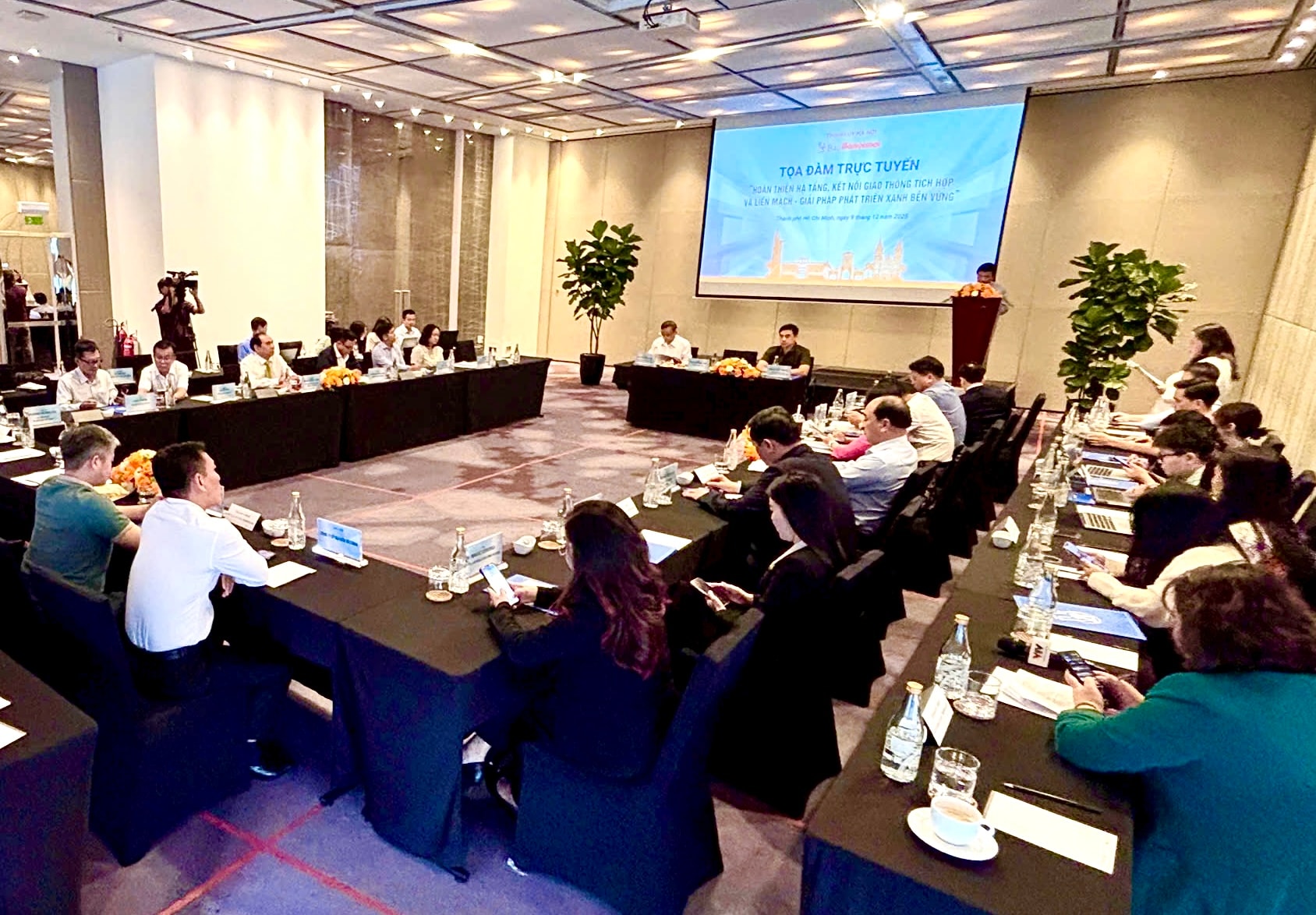 Nhiều chuyên gia hiến kế hoàn thiện hạ tầng, kết nối giao thông cho TP.HCM- Ảnh 1. Nhiều chuyên gia hiến kế hoàn thiện hạ tầng, kết nối giao thông cho TP.HCM- Ảnh 1.