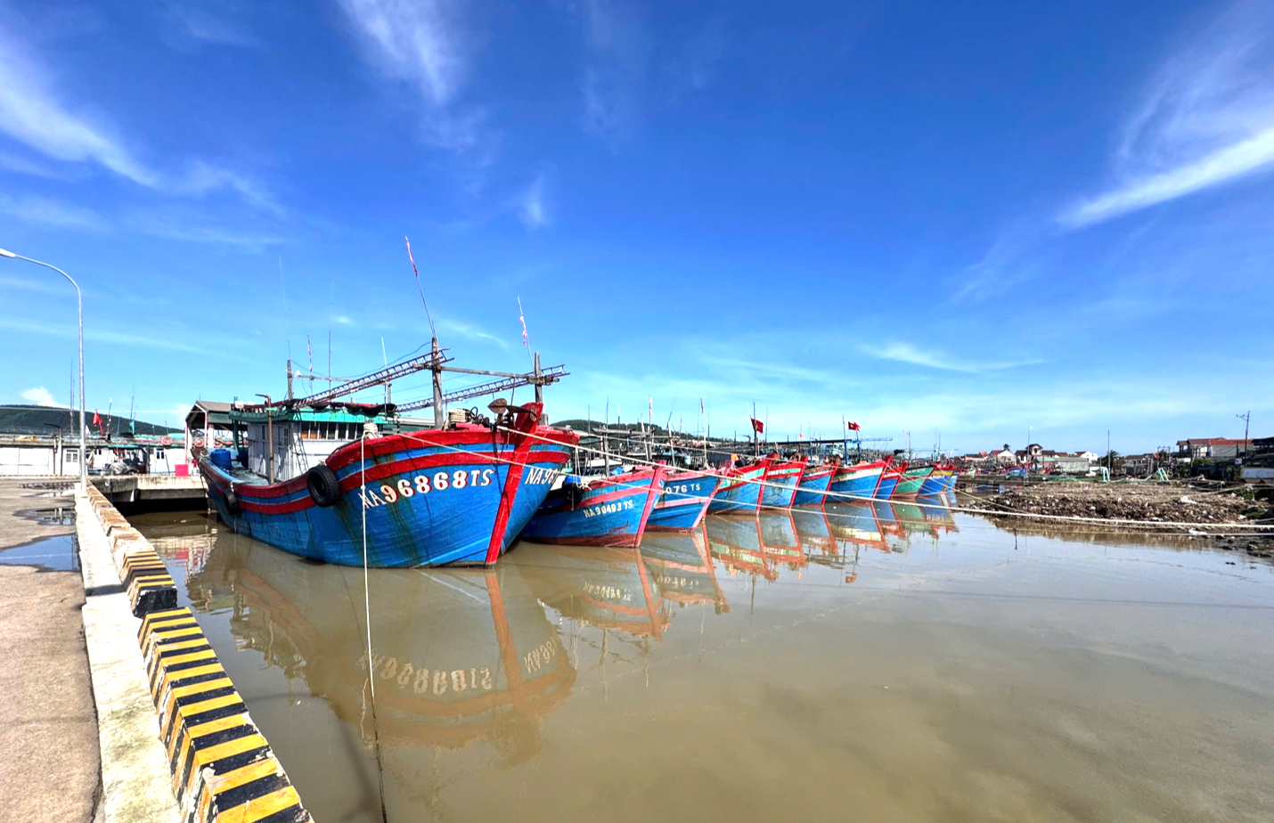 Nghệ An: Nâng cấp cảng cá, khu neo đậu tàu thuyền cần thực hiện theo Nghị định 80- Ảnh 2. Nghệ An: Nâng cấp cảng cá, khu neo đậu tàu thuyền cần thực hiện theo Nghị định 80- Ảnh 2.