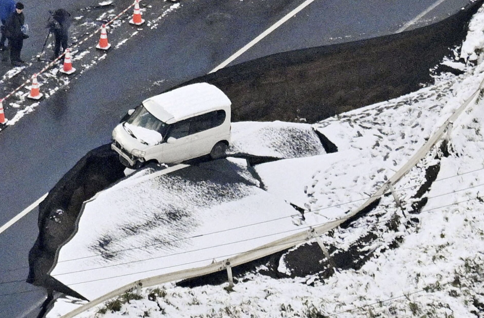 Động đất mạnh tại Nhật Bản, &iacute;t nhất 30 người bị thương- Ảnh 1.