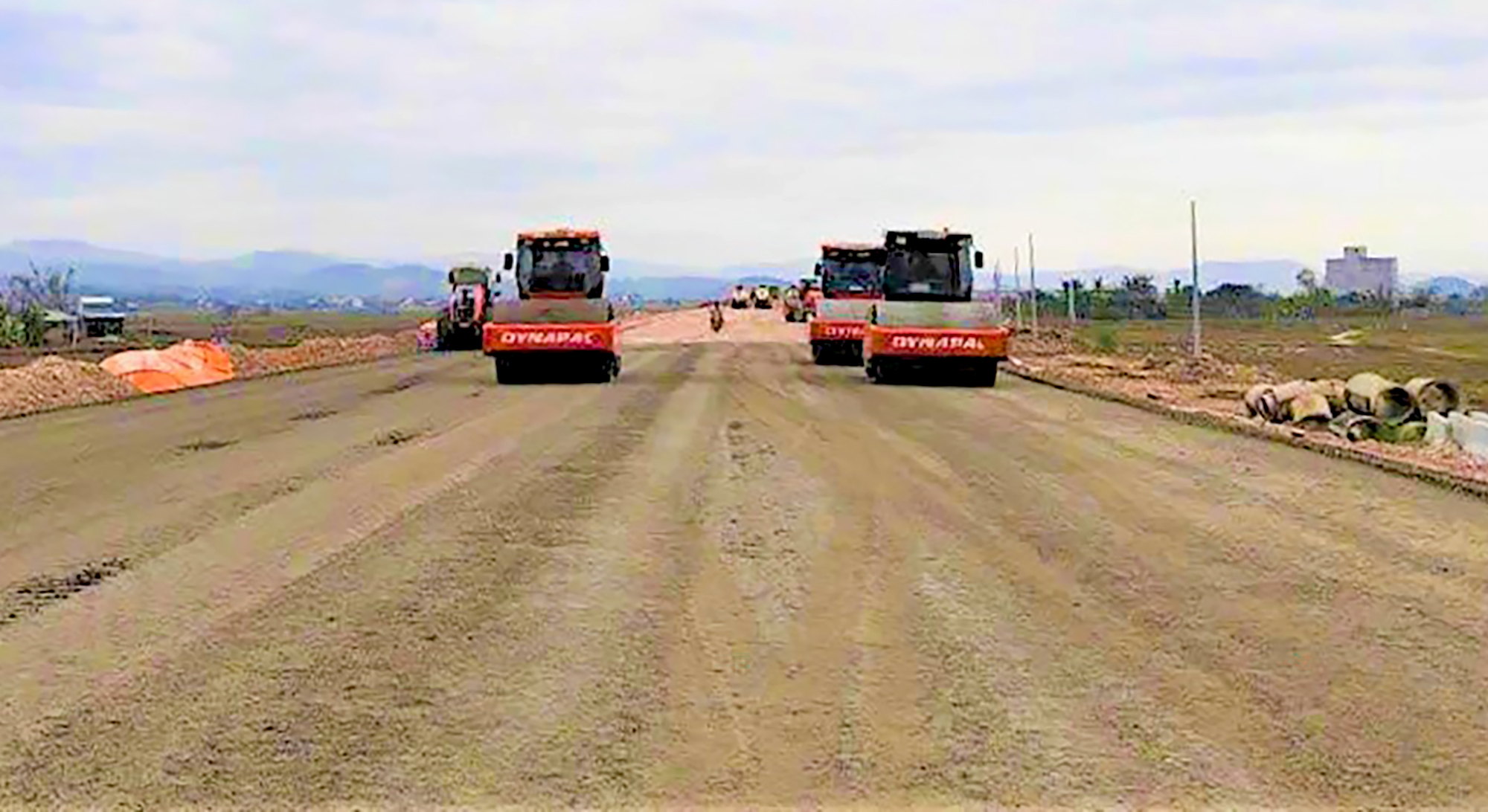 Sẵn sàng khởi công, khánh thành các dự án giao thông lớn- Ảnh 4. Sẵn sàng khởi công, khánh thành các dự án giao thông lớn- Ảnh 4.