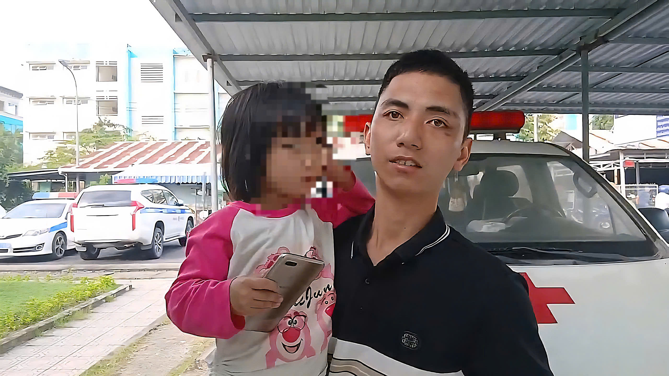 Tai nạn xe khách trên cao tốc Đà Nẵng - Quảng Ngãi: Tang thương trên đường ăn cưới về- Ảnh 2. Tai nạn xe khách trên cao tốc Đà Nẵng - Quảng Ngãi: Tang thương trên đường ăn cưới về- Ảnh 2.