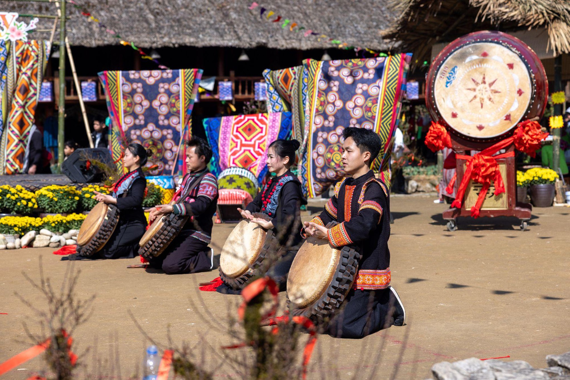 Rét đậm rét hại, du khách đổ lên Fansipan săn băng tuyết- Ảnh 7.