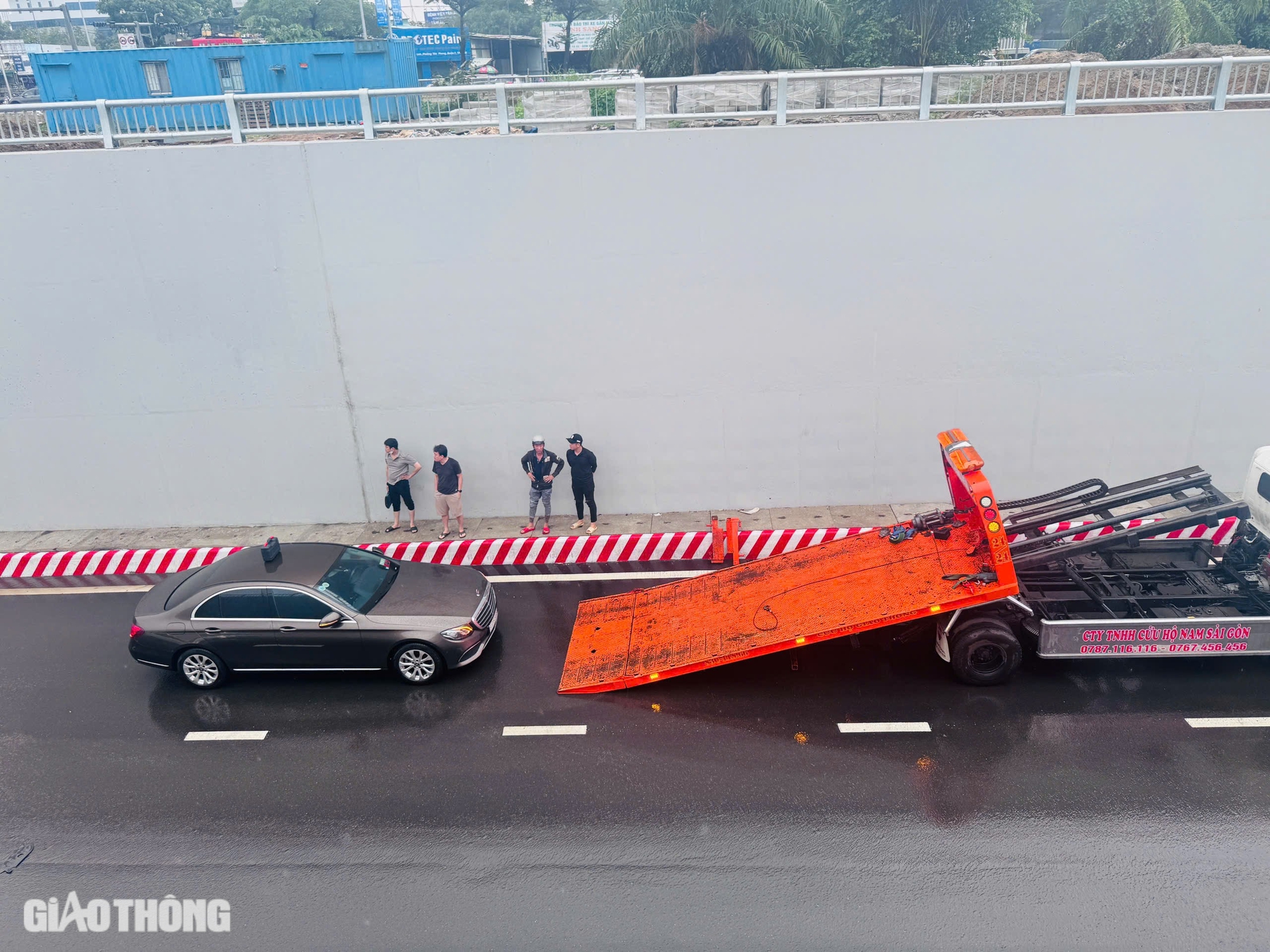 TP.HCM mưa lớn, hầm chui Nguyễn Văn Linh - Nguyễn Hữu Thọ ngập sâu- Ảnh 5.