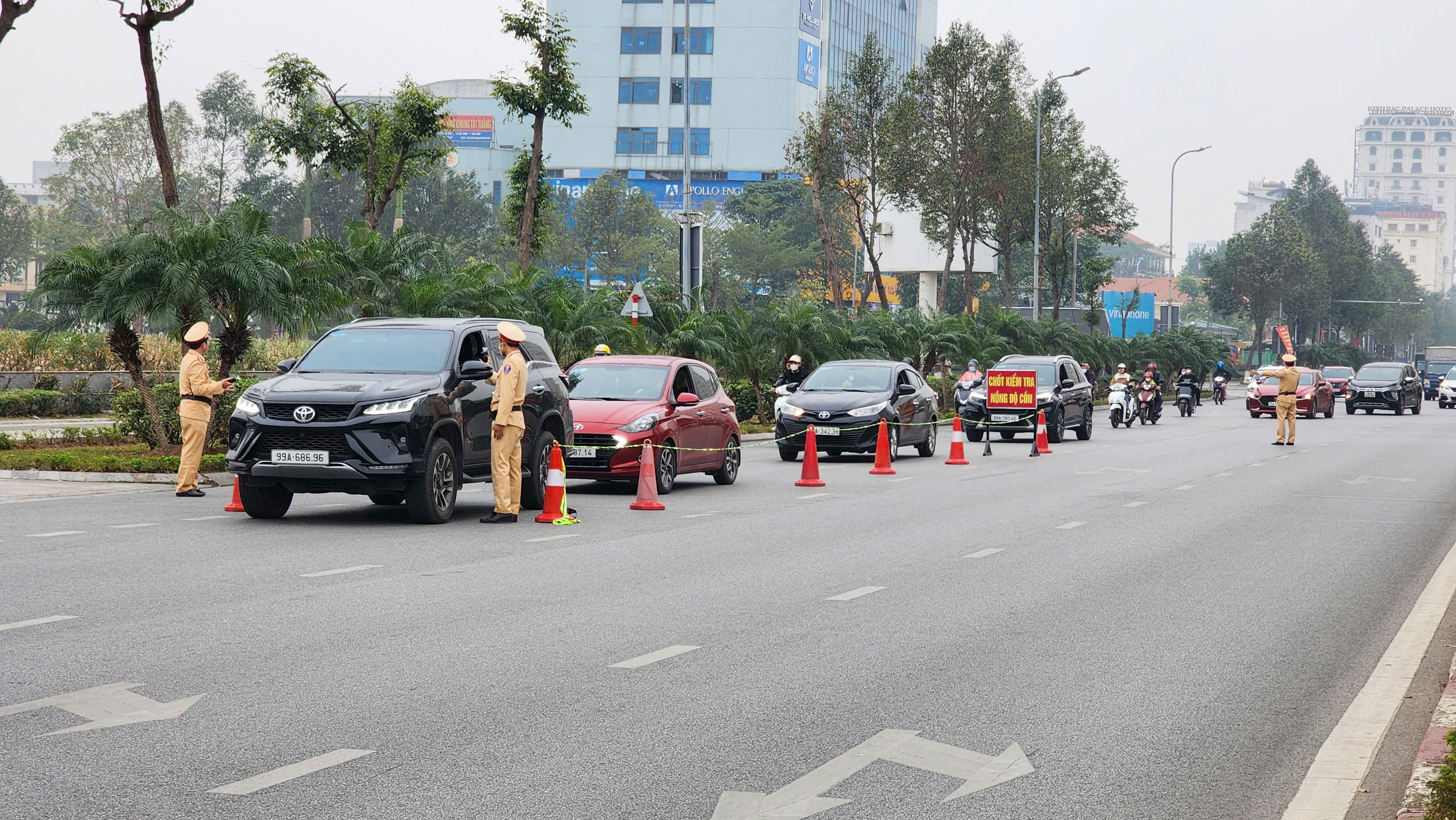 Bắc Ninh: Kiểm tra hàng trăm tài xế, CSGT không phát hiện "ma men"- Ảnh 1.