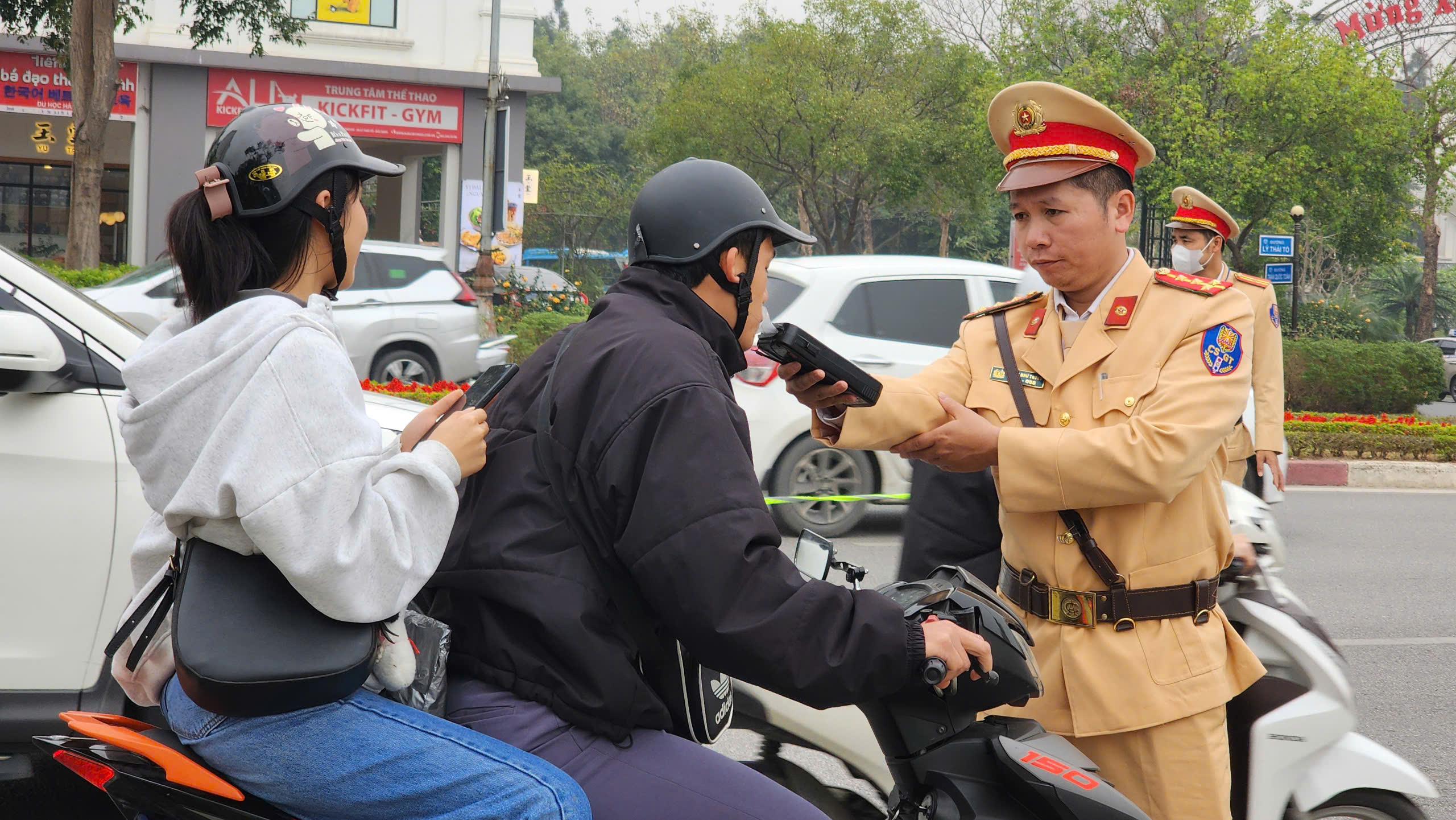 Bắc Ninh: Kiểm tra hàng trăm tài xế, CSGT không phát hiện "ma men"- Ảnh 3.