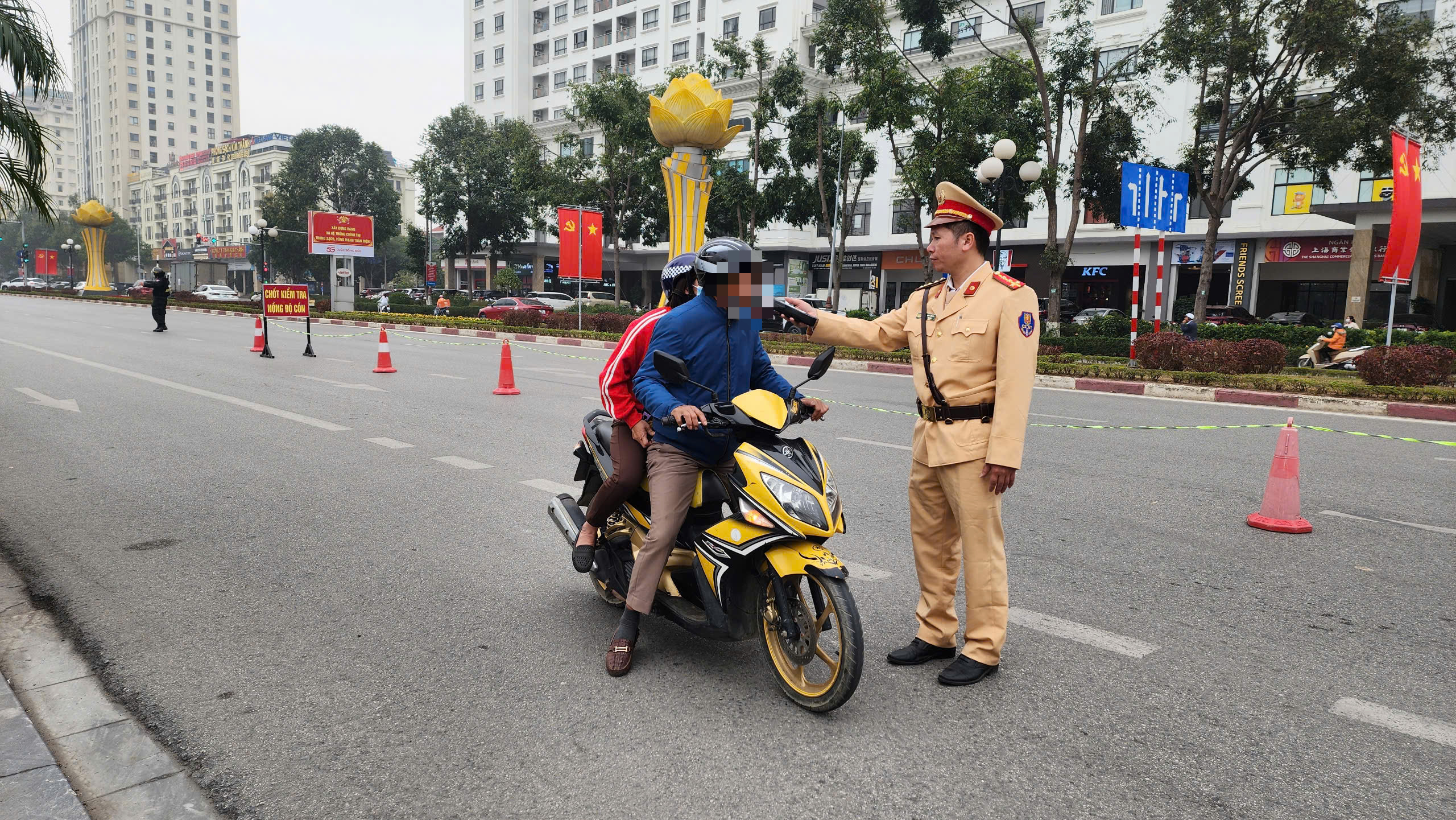 Bắc Ninh: Kiểm tra hàng trăm tài xế, CSGT không phát hiện "ma men"- Ảnh 6.