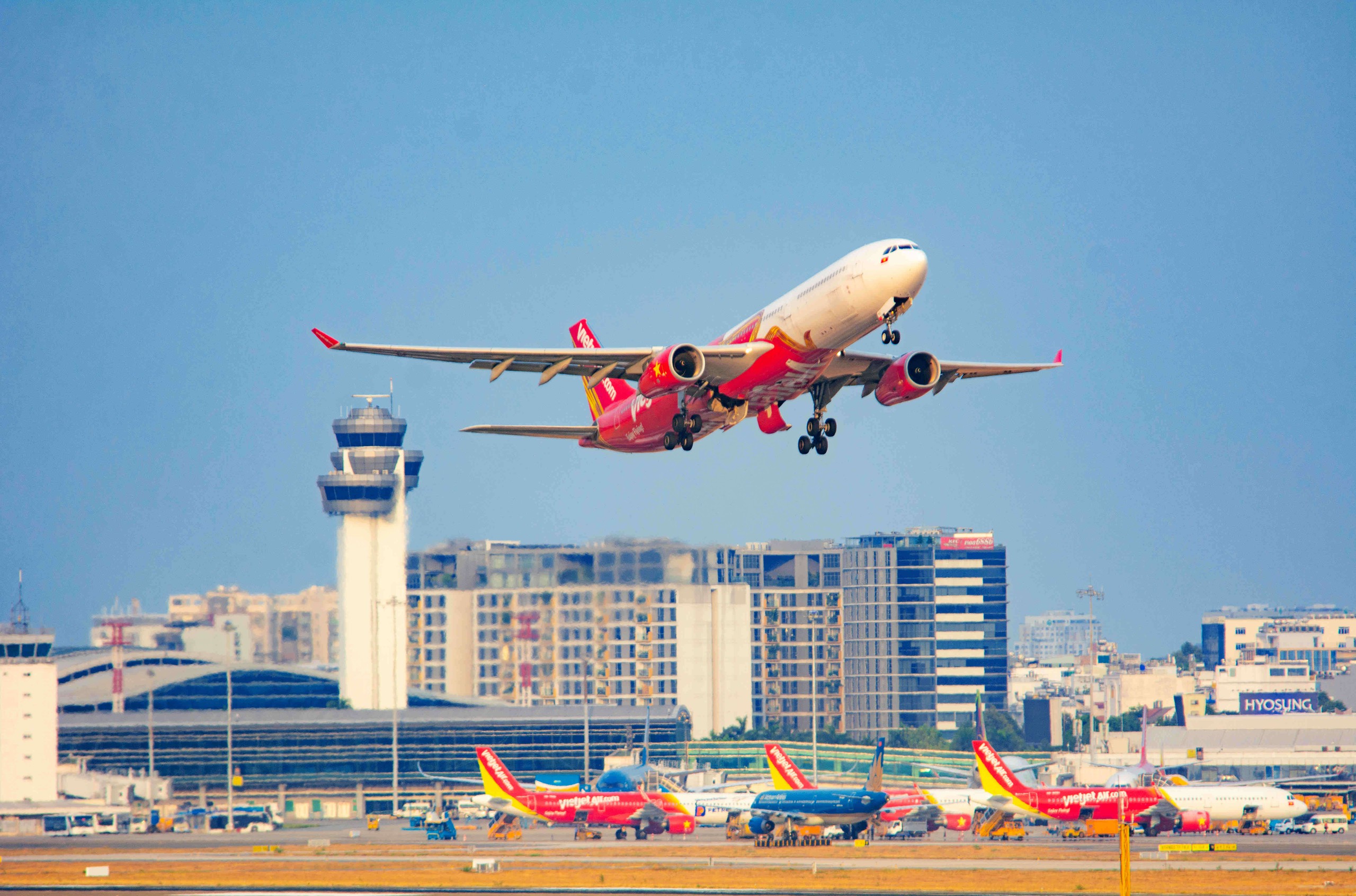 Vietjet tung khuyến mãi "khủng" cho vé hạng thương gia- Ảnh 1.