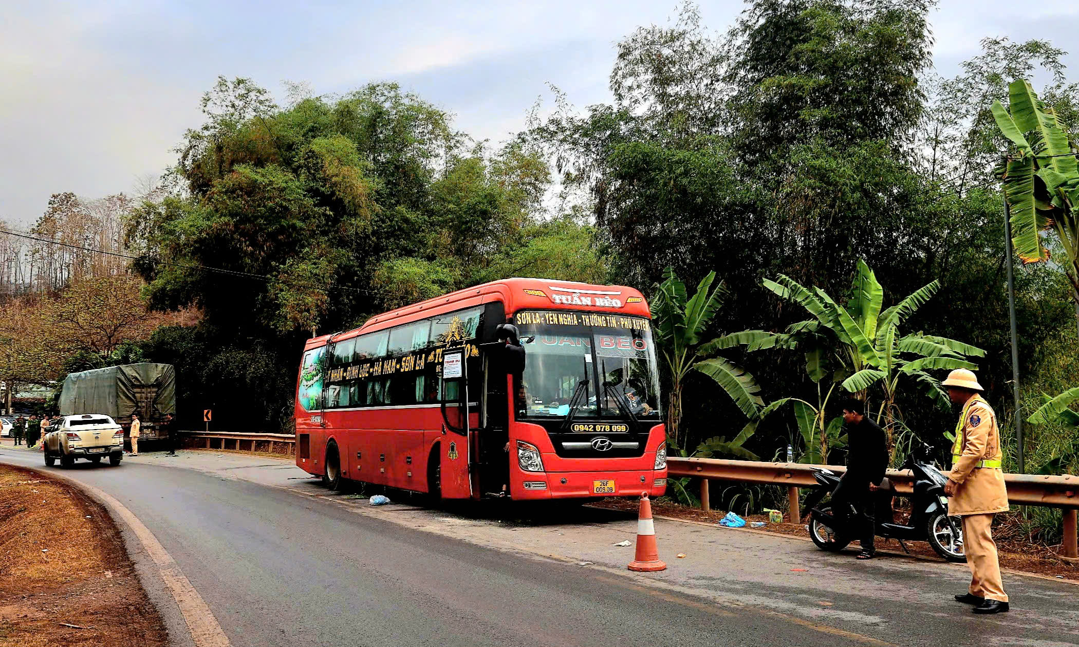 Giám đốc Công an Sơn La chỉ đạo khẩn trương làm rõ nguyên nhân vụ TNGT khiến 6 người chết- Ảnh 3.