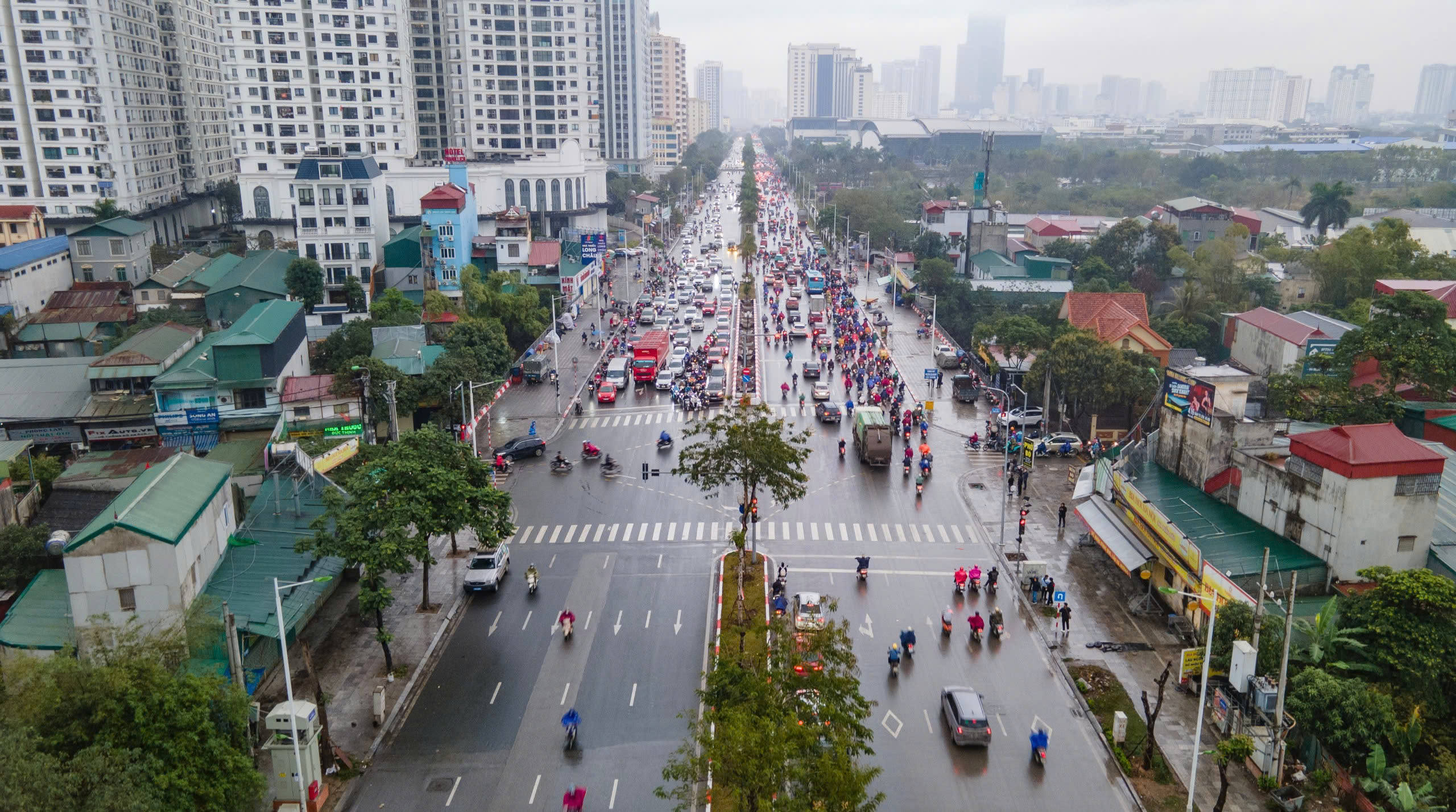 Hà Nội: Toàn cảnh ngã tư Trần Hữu Dực - Nguyễn Văn Giáp ngày đầu tổ chức lại giao thông- Ảnh 1.