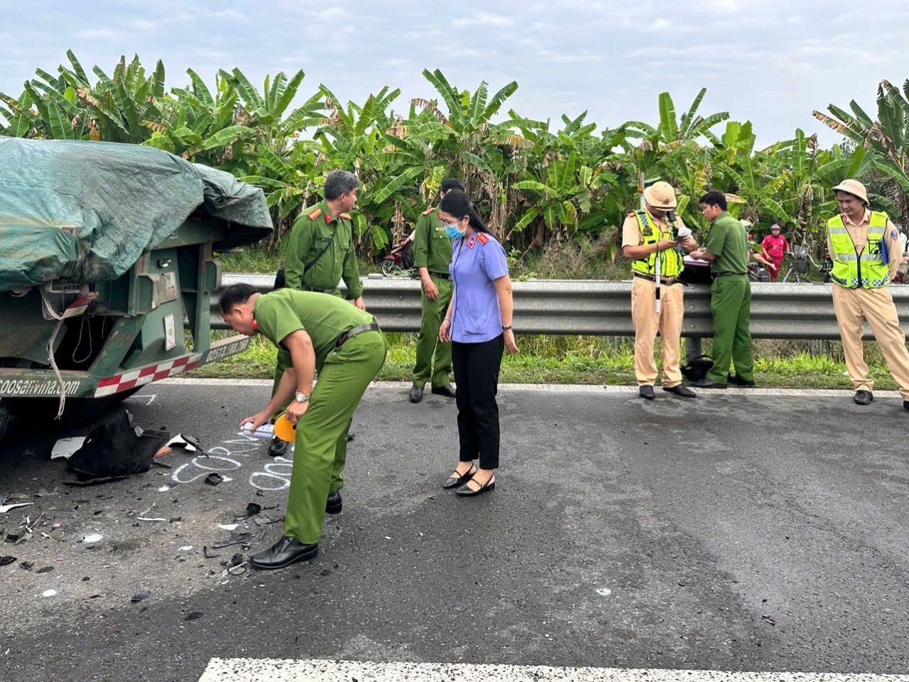 Tai nạn trên cao tốc Trung Lương - Mỹ Thuận khiến hai người thương vong- Ảnh 1.