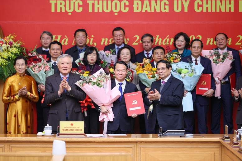 Thủ tướng trao quyết định thành lập 15 đảng bộ trực thuộc Đảng ủy Chính phủ- Ảnh 3.