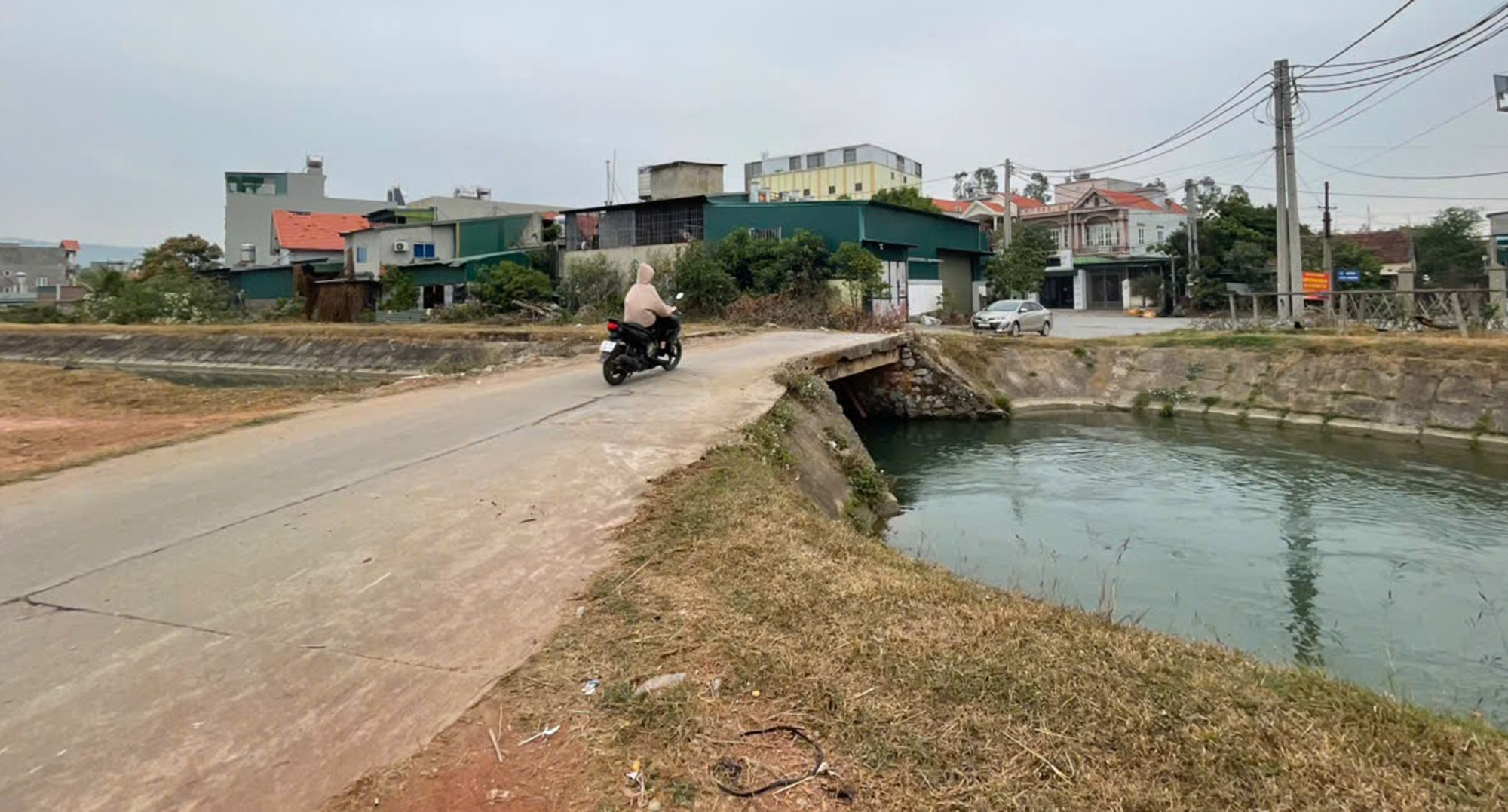 Quảng Ninh: Nguy cơ mất an toàn, tai nạn ở kênh dẫn nước hồ Yên Lập- Ảnh 1.