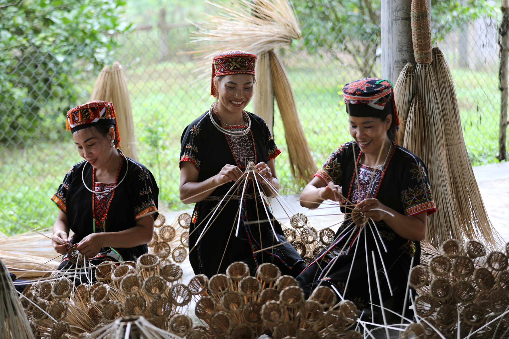 Ngắm hồ Thác Bà từ trên cao nơi thu hút hàng nghìn du khách- Ảnh 15.