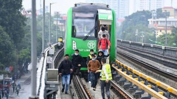 Metro Cát Linh - Hà Đông lần thứ 5 gặp sự cố, dừng đột ngột trên đường- Ảnh 1.