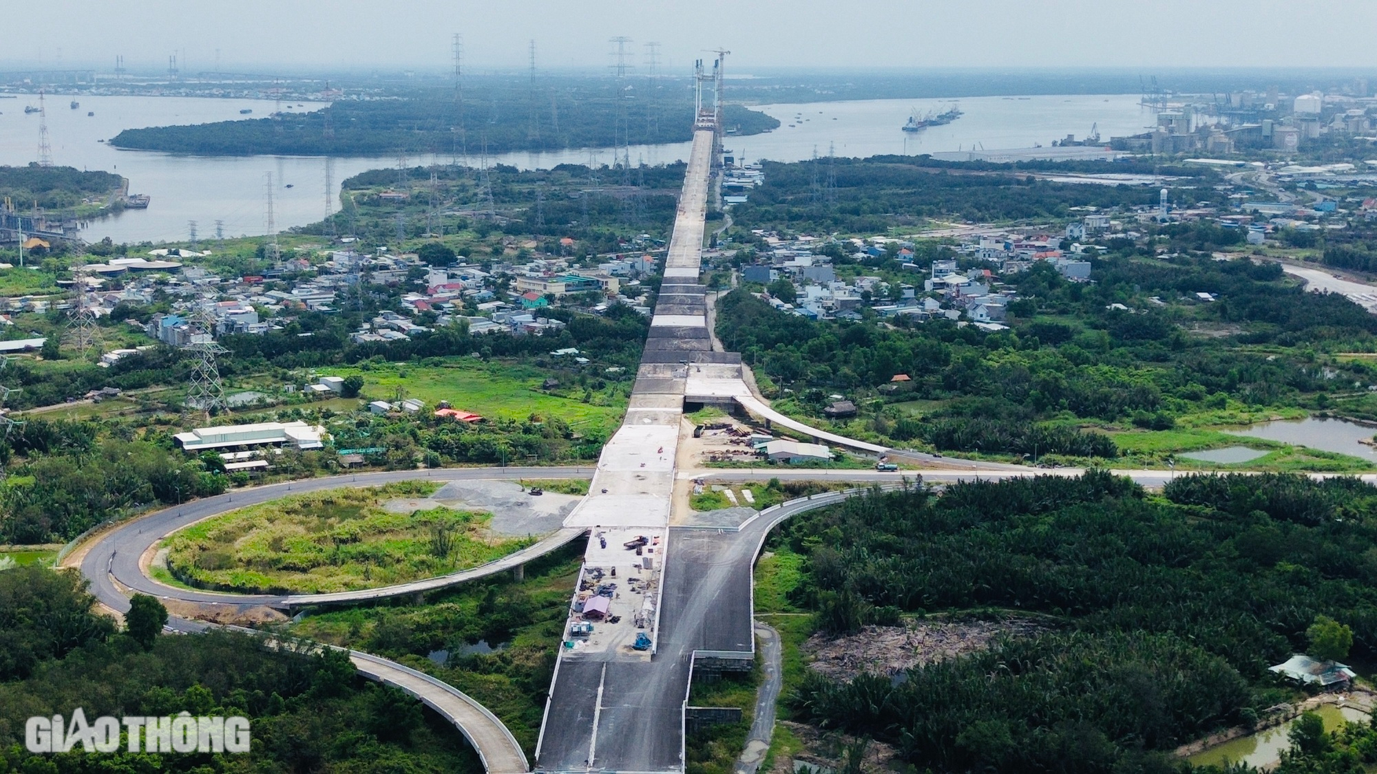 Thảm nhựa những mét cuối cùng đoạn 18,8km cao tốc Bến Lức - Long Thành- Ảnh 12.