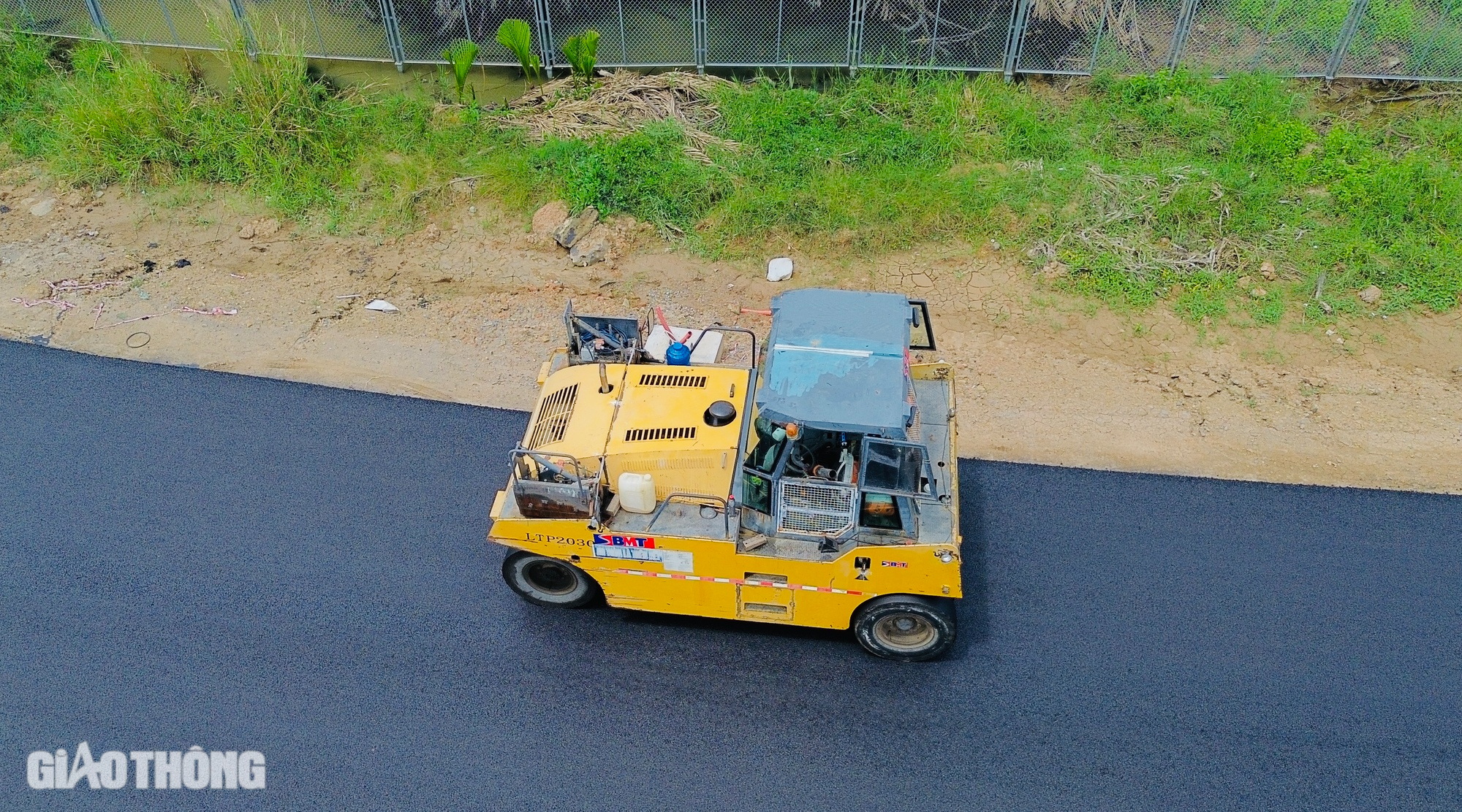 Thảm nhựa những mét cuối cùng đoạn 18,8km cao tốc Bến Lức - Long Thành- Ảnh 9.