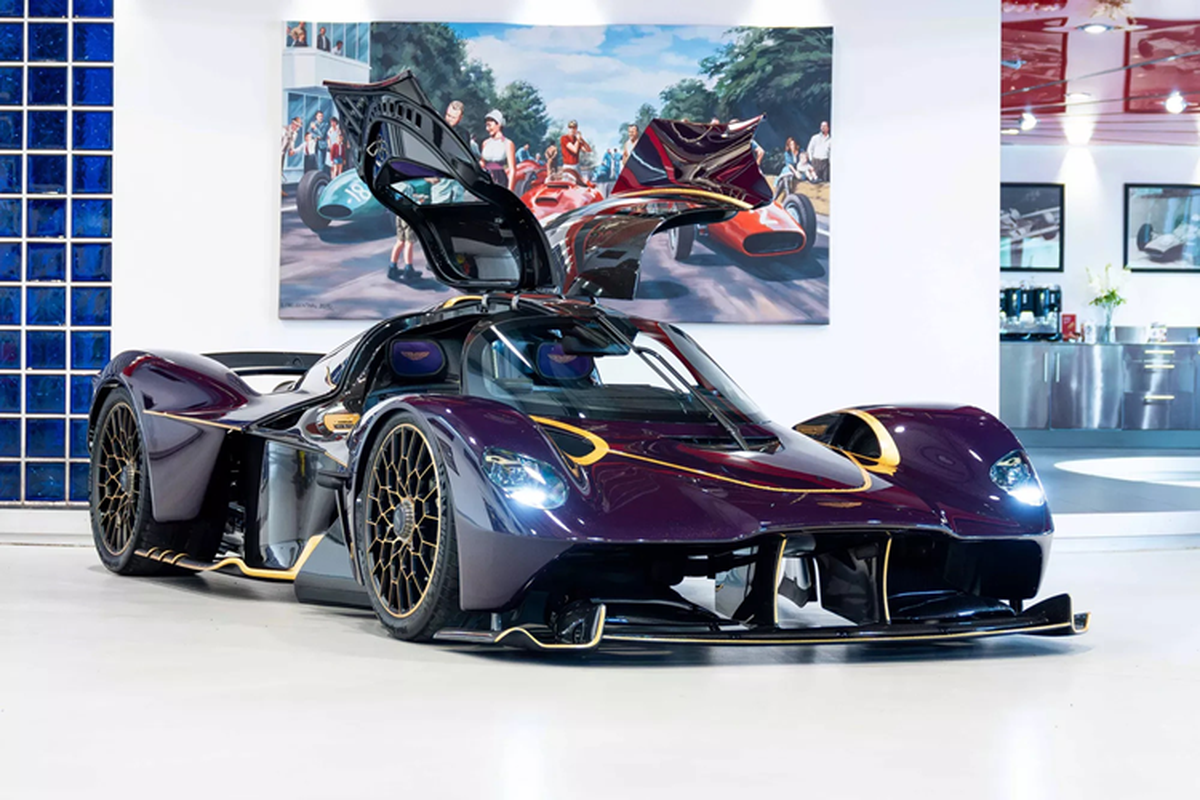 Siêu xe Aston Martin Valkyrie được mạ vàng 24K- Ảnh 1.