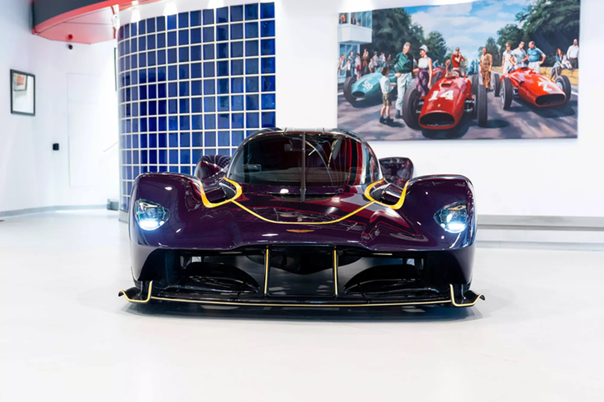 Siêu xe Aston Martin Valkyrie được mạ vàng 24K- Ảnh 3.