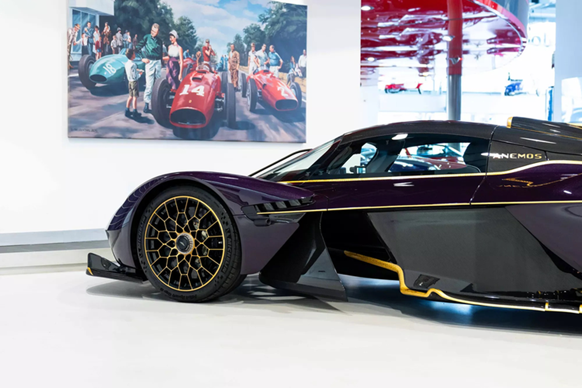 Siêu xe Aston Martin Valkyrie được mạ vàng 24K- Ảnh 7.