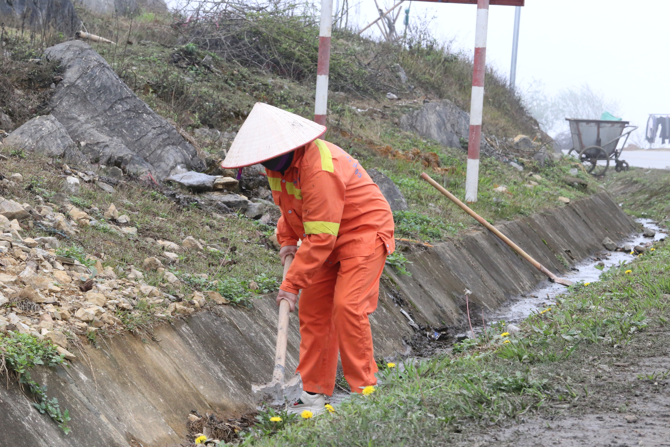 Tăng cường đảm bảo an toàn giao thông sau tai nạn 6 người tử vong trên quốc lộ 6- Ảnh 11.