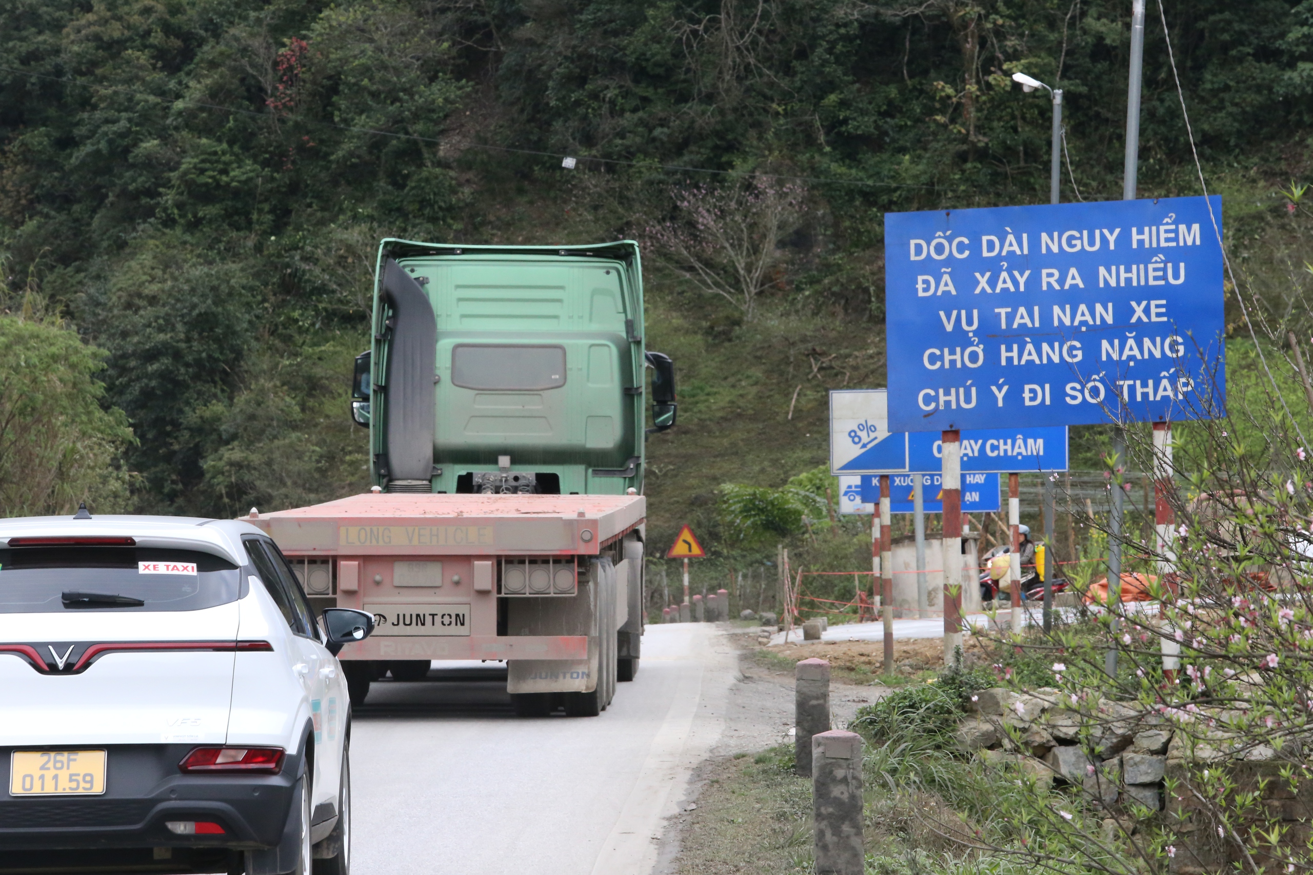 Tăng cường đảm bảo an toàn giao thông sau tai nạn 6 người tử vong trên quốc lộ 6- Ảnh 20.