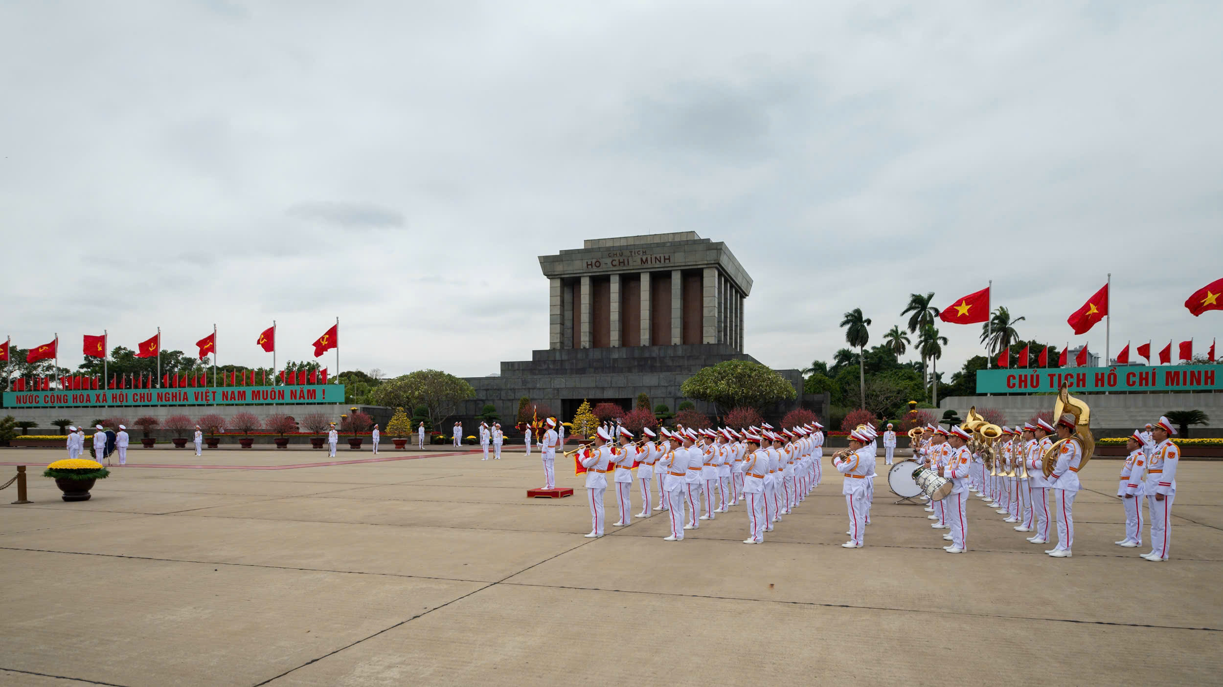 Lãnh đạo Đảng, Nhà nước vào Lăng viếng Chủ tịch Hồ Chí Minh- Ảnh 2.